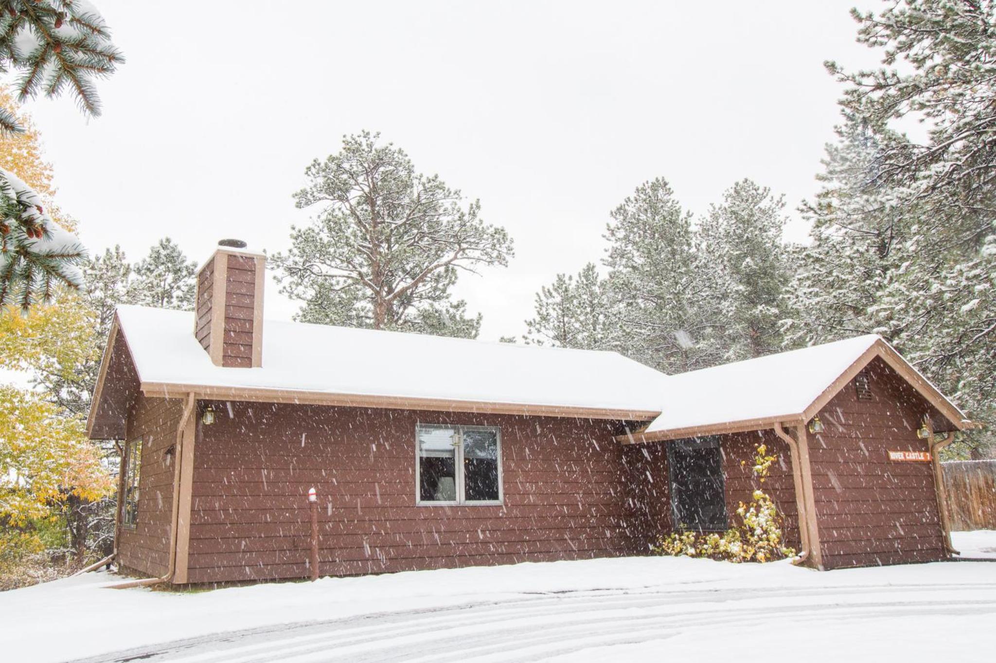 Castle Mountain Lodge