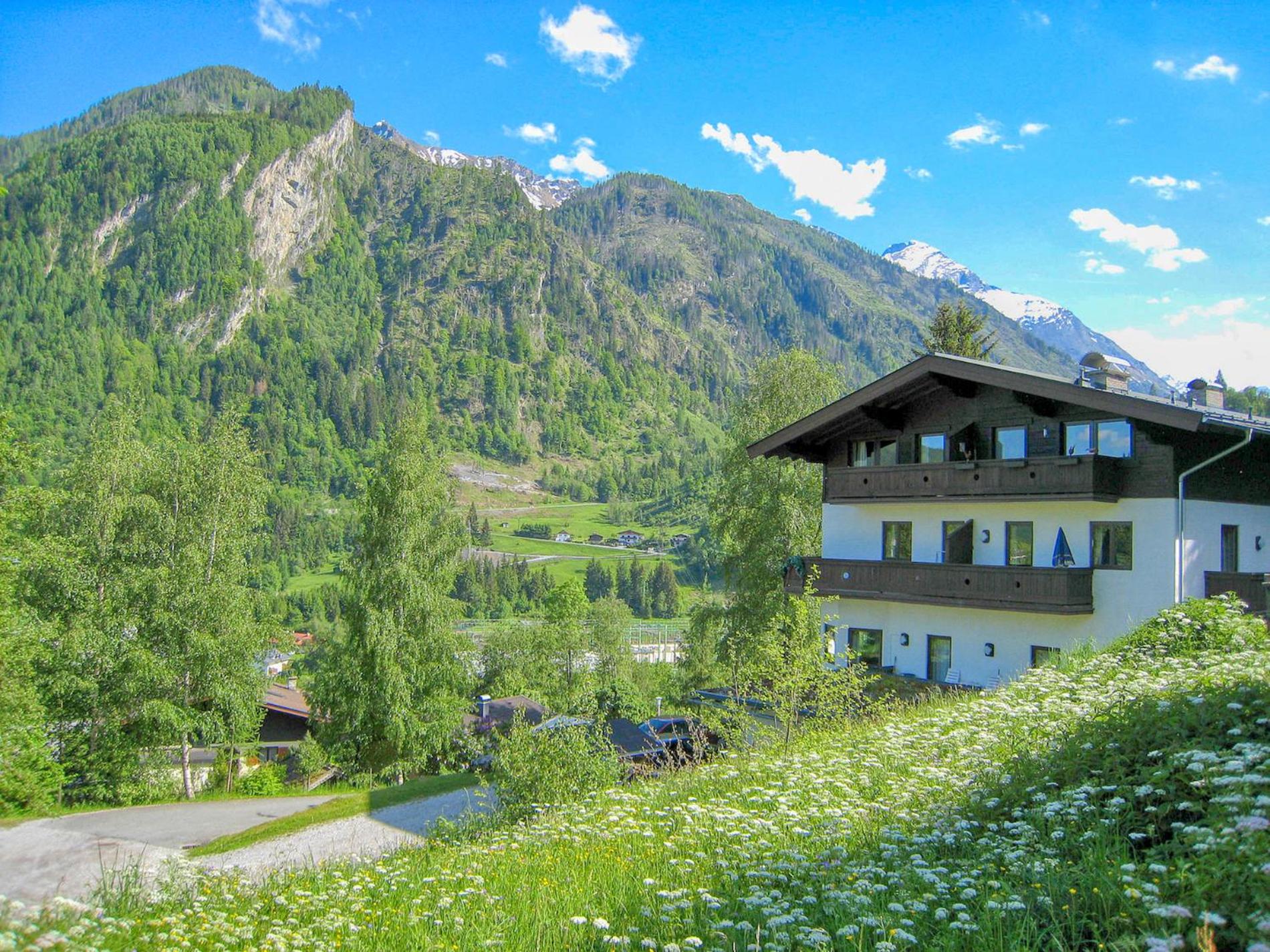 Haus Kitzsteinhorn 6 - by Alpen Apartments