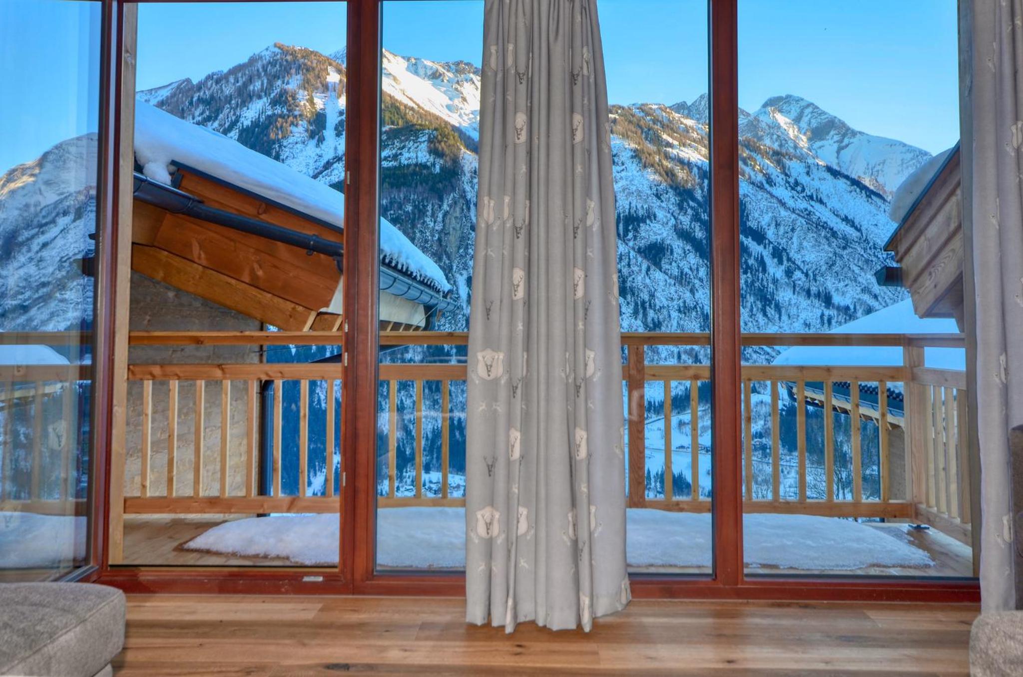 Ski-in Ski-out Chalet Maiskogel 13B - by Alpen Apartments view 3
