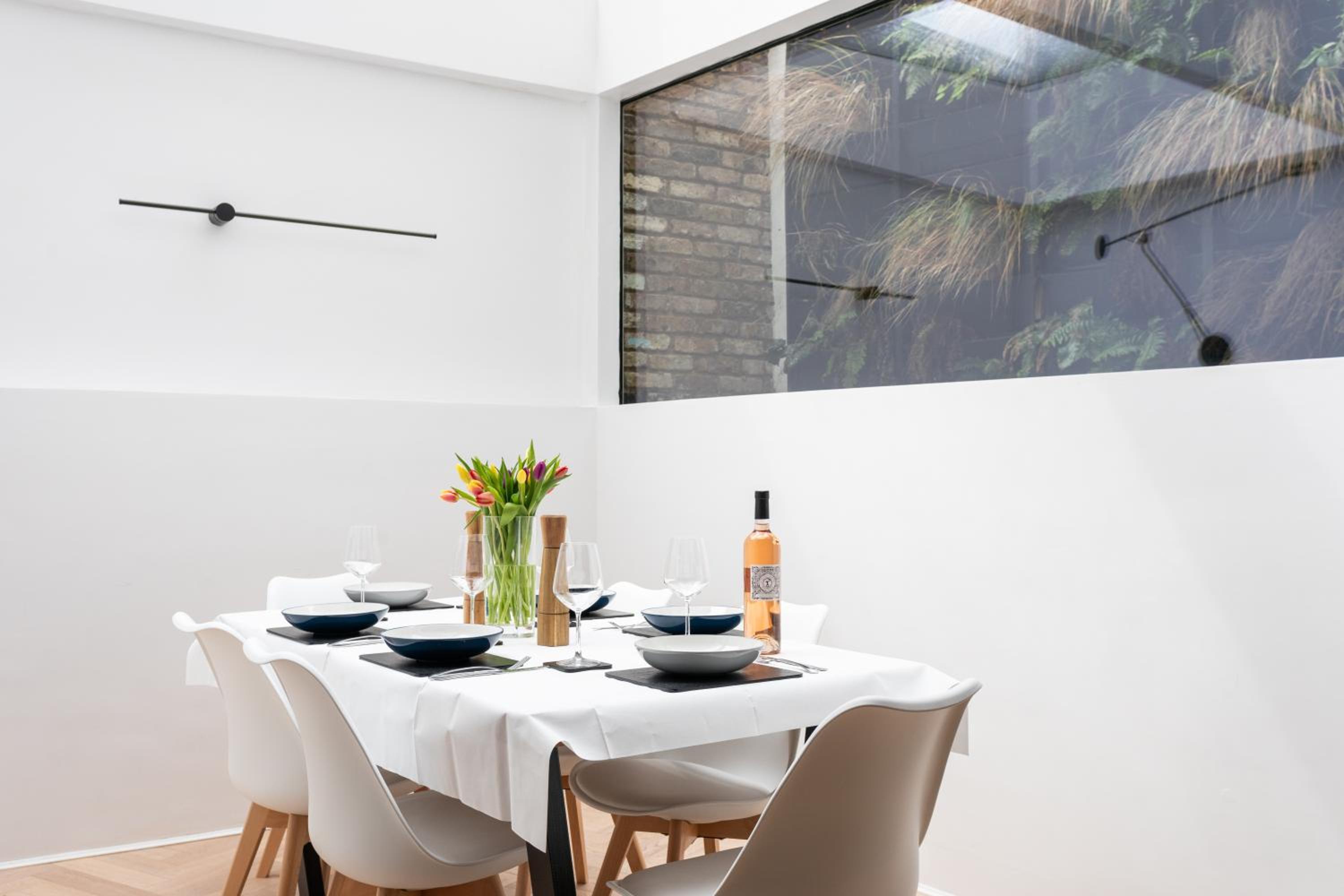 Stunning Townhouse with large roof terrace