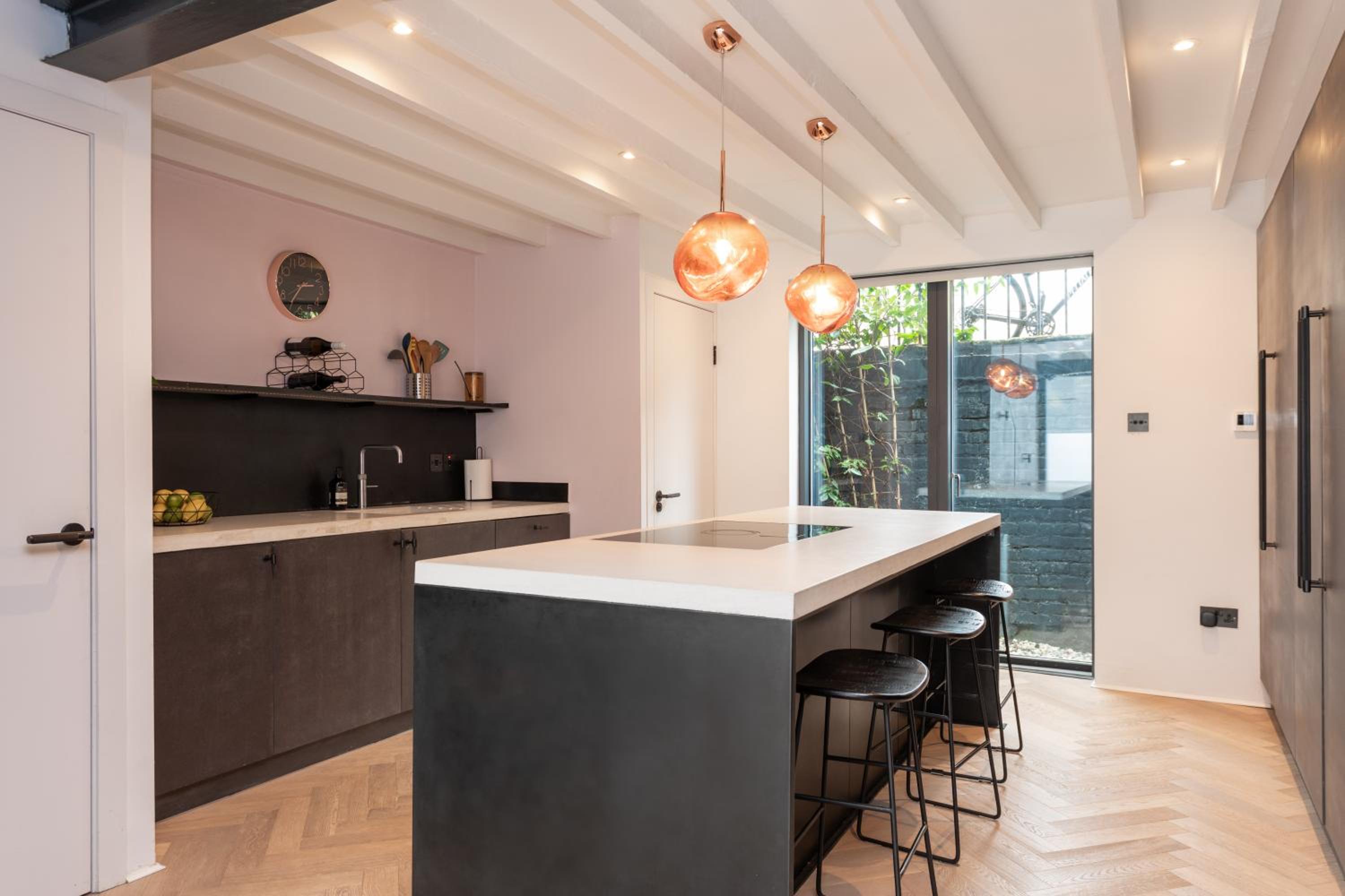 Stunning Townhouse with large roof terrace