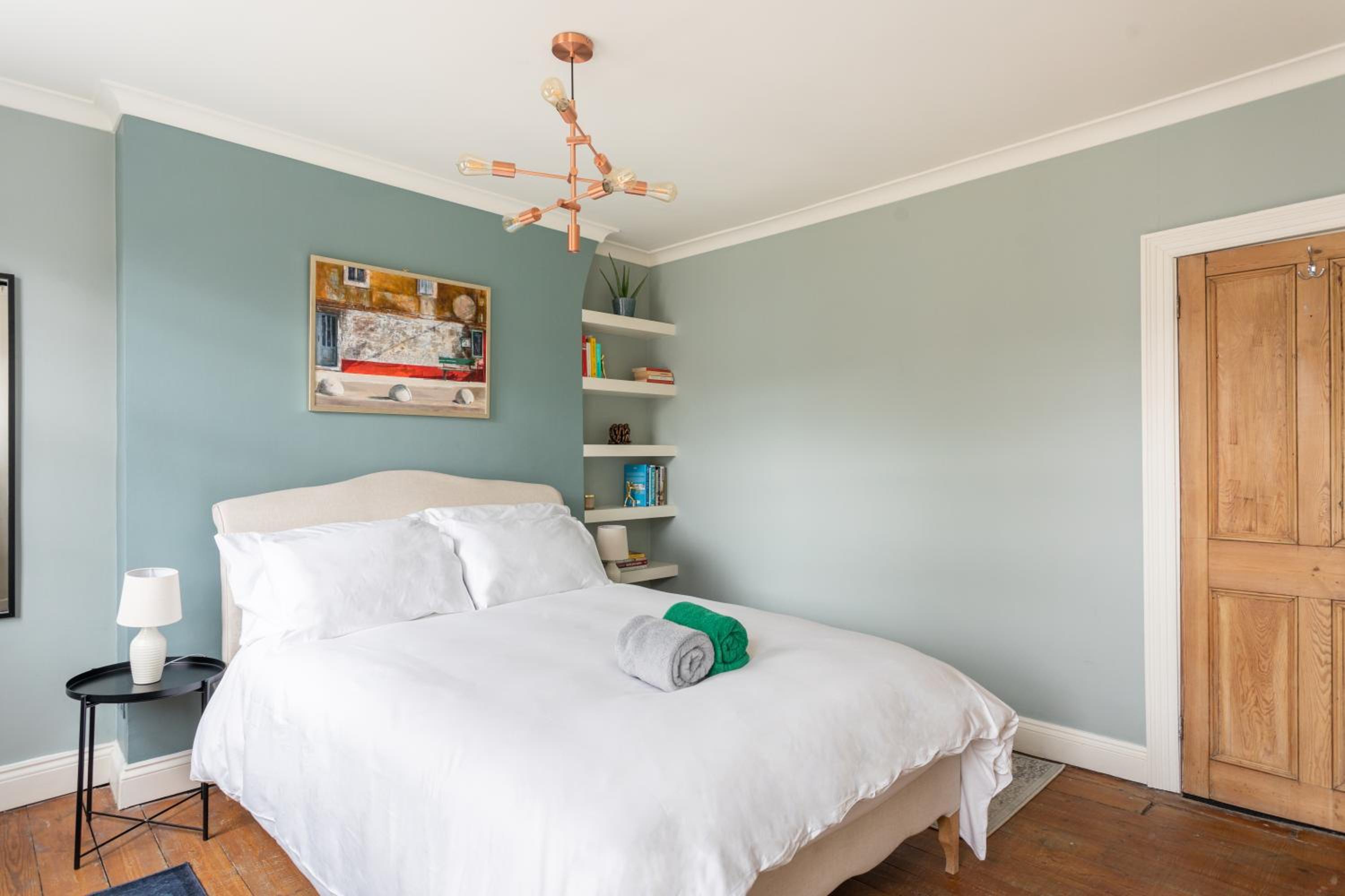 Stunning Townhouse with large roof terrace