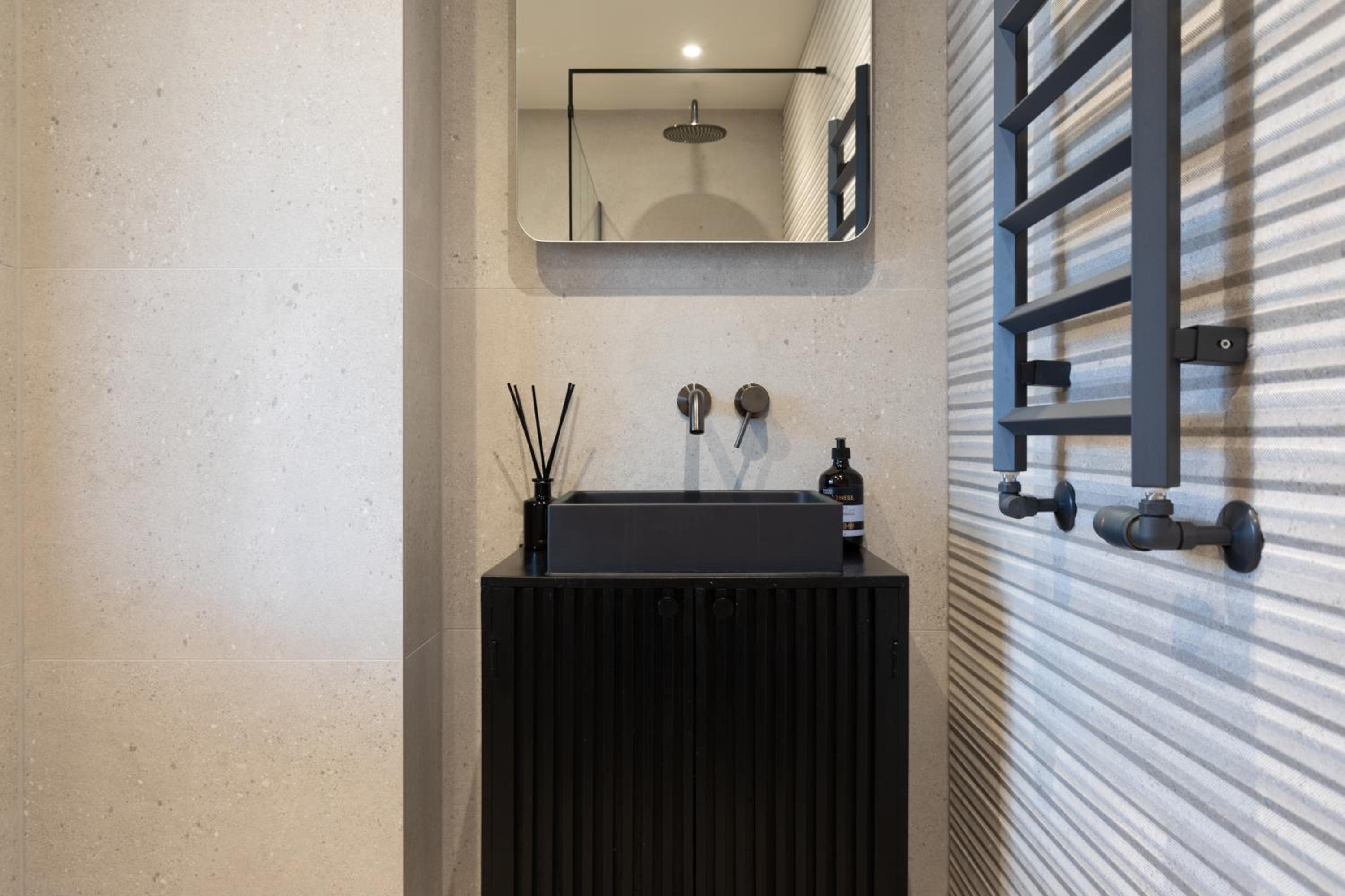 Stunning Townhouse with large roof terrace