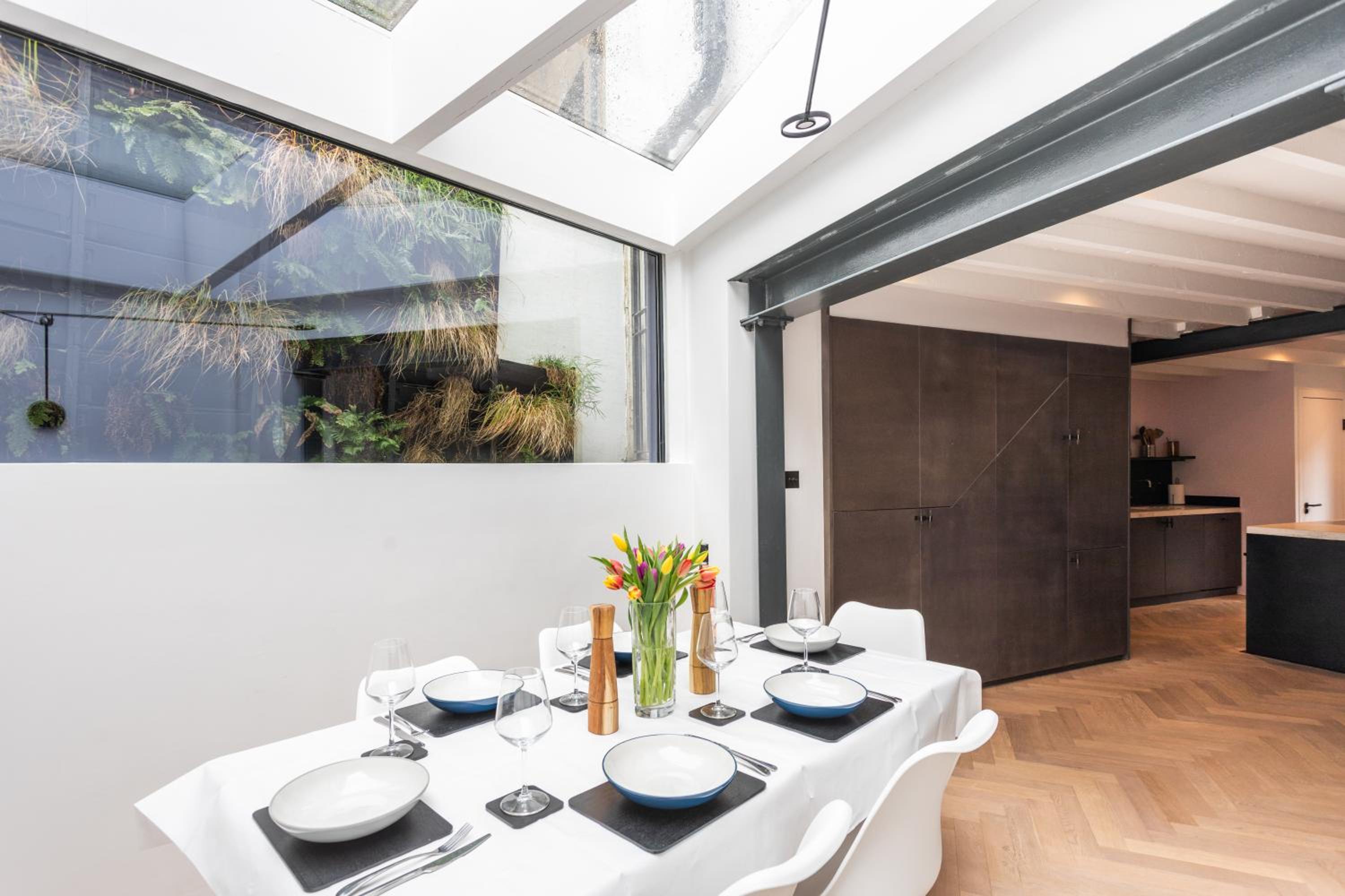 Stunning Townhouse with large roof terrace
