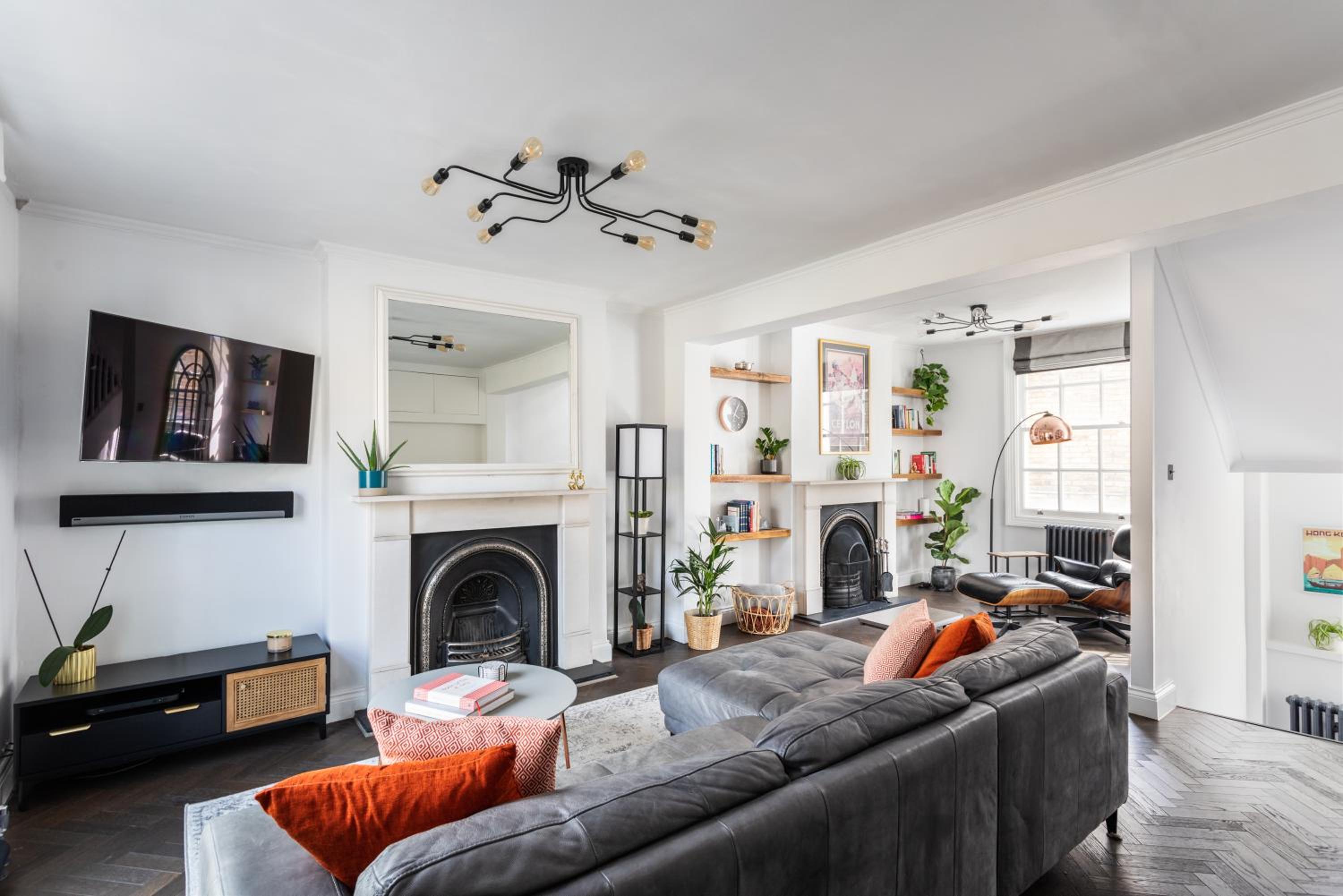 Stunning Townhouse with large roof terrace