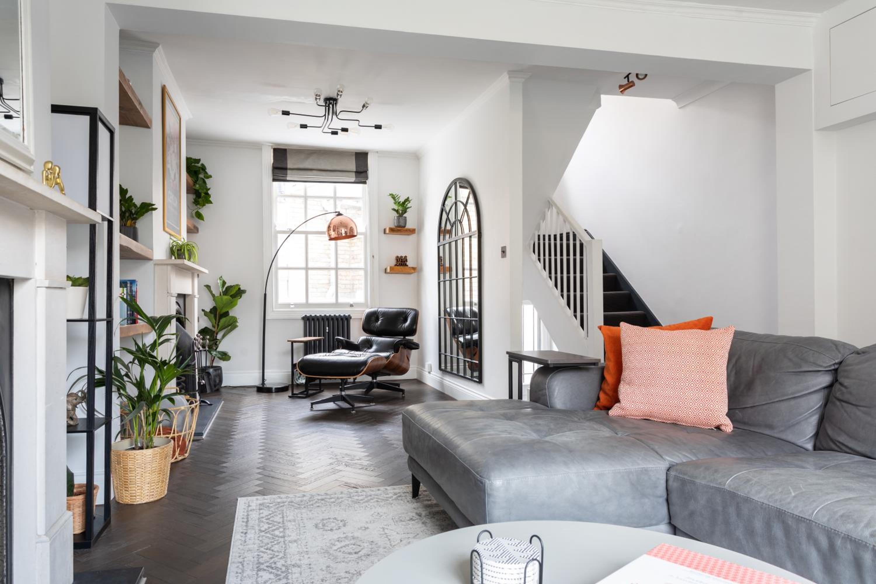 Stunning Townhouse with large roof terrace