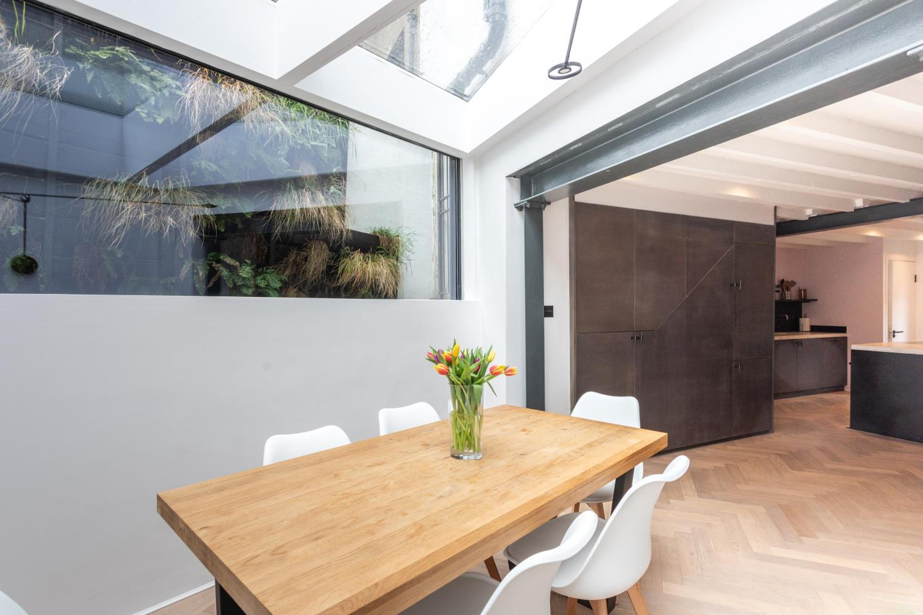 Stunning Townhouse with large roof terrace