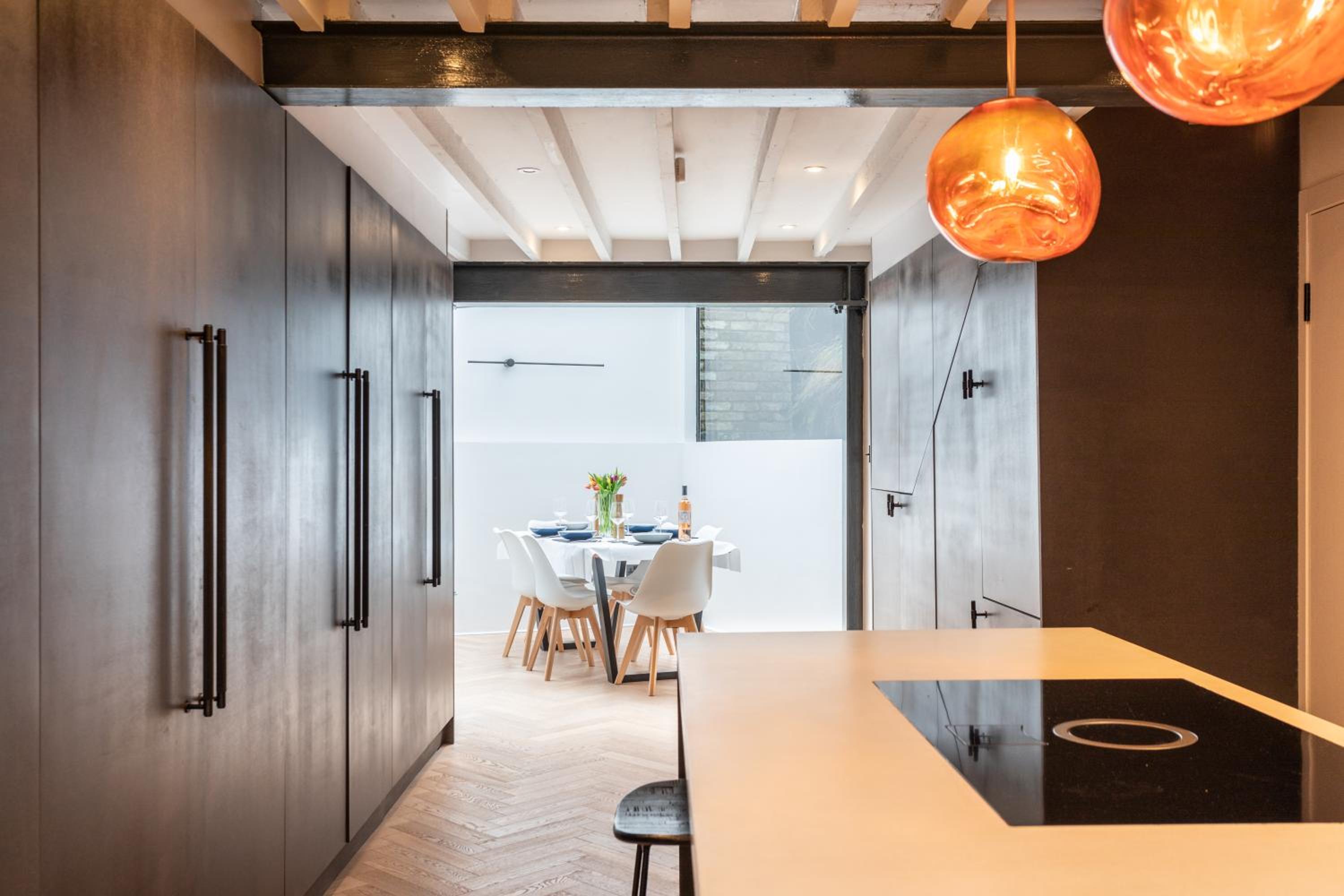 Stunning Townhouse with large roof terrace