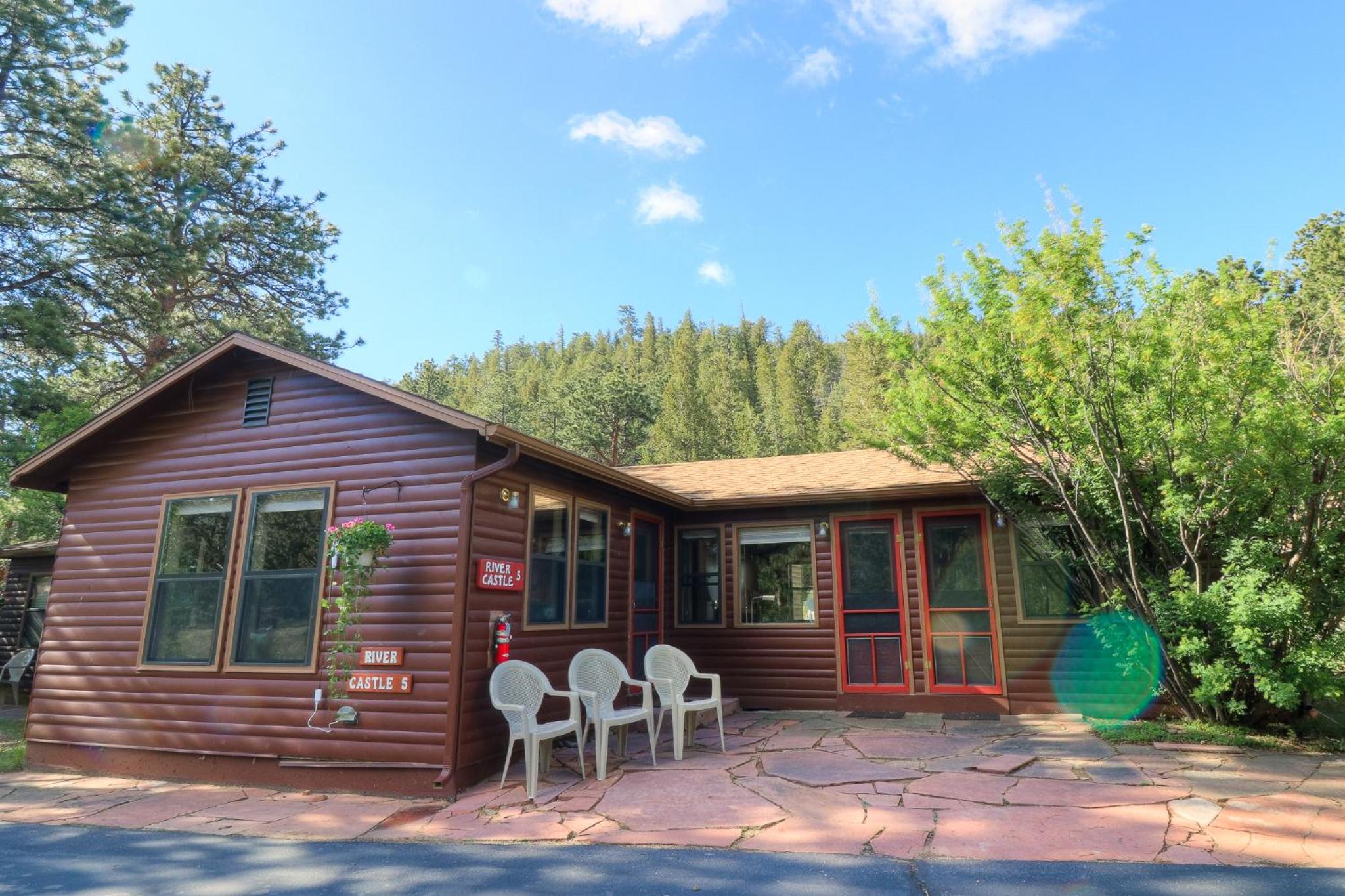 Castle Mountain Lodge