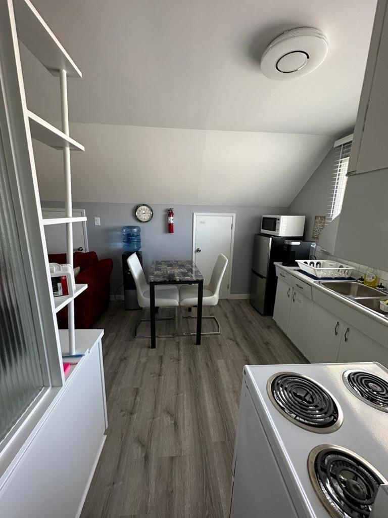 Spotless 4 Bedrooms 4 Beds Sleep 8 in Winnipeg