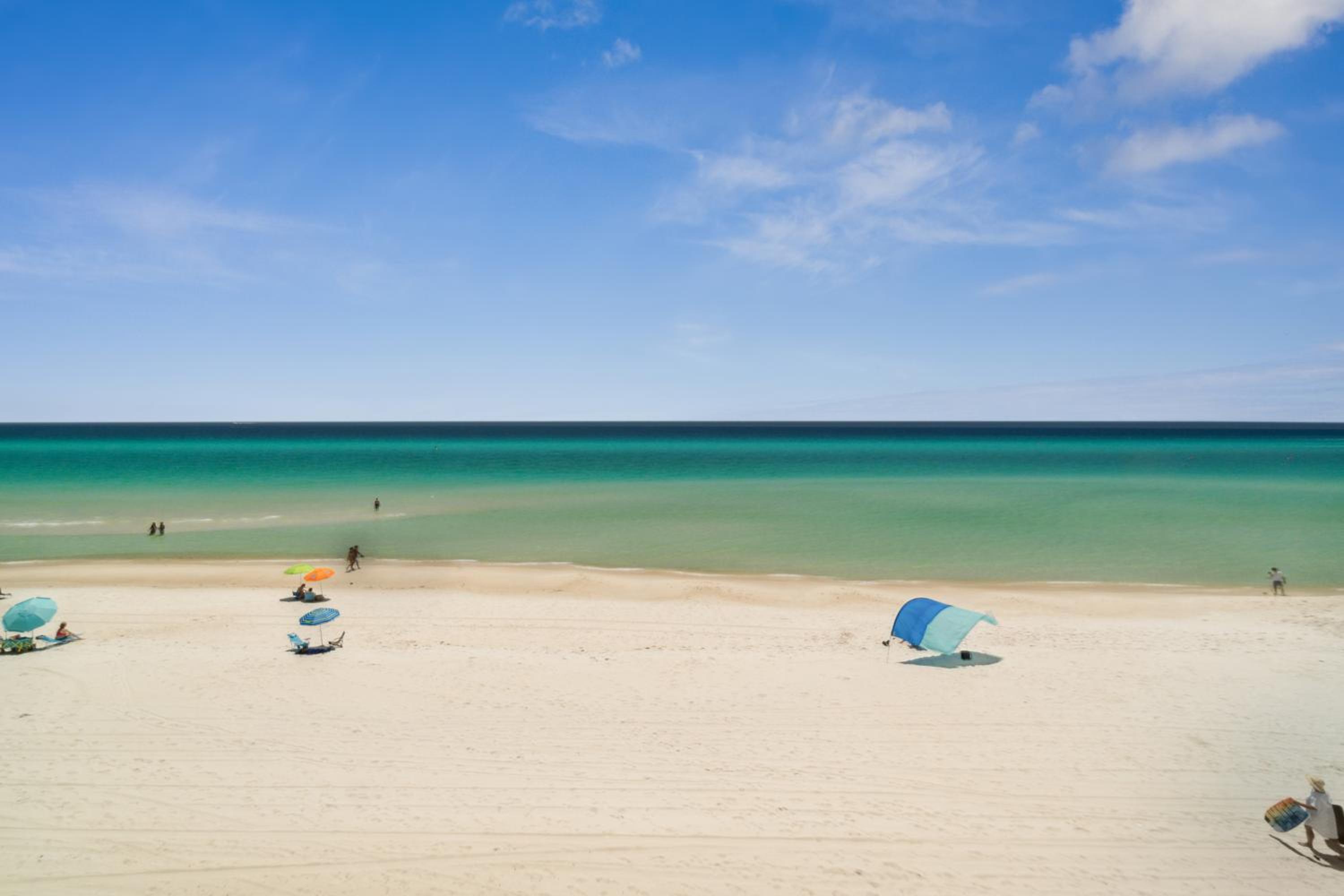 Cozy Beachfront Studio Newly Renovated with Ocean View! by Dolce Vita Getaways PCB view 5