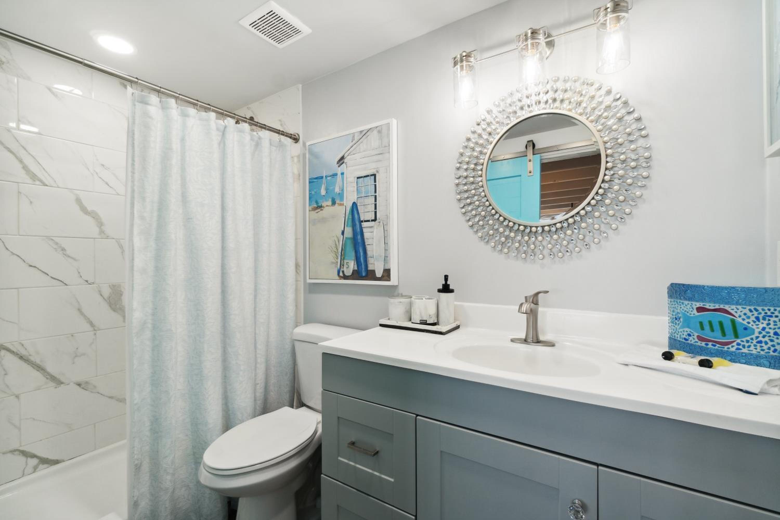 Cozy Beachfront Studio Newly Renovated with Ocean View! by Dolce Vita Getaways PCB view 4