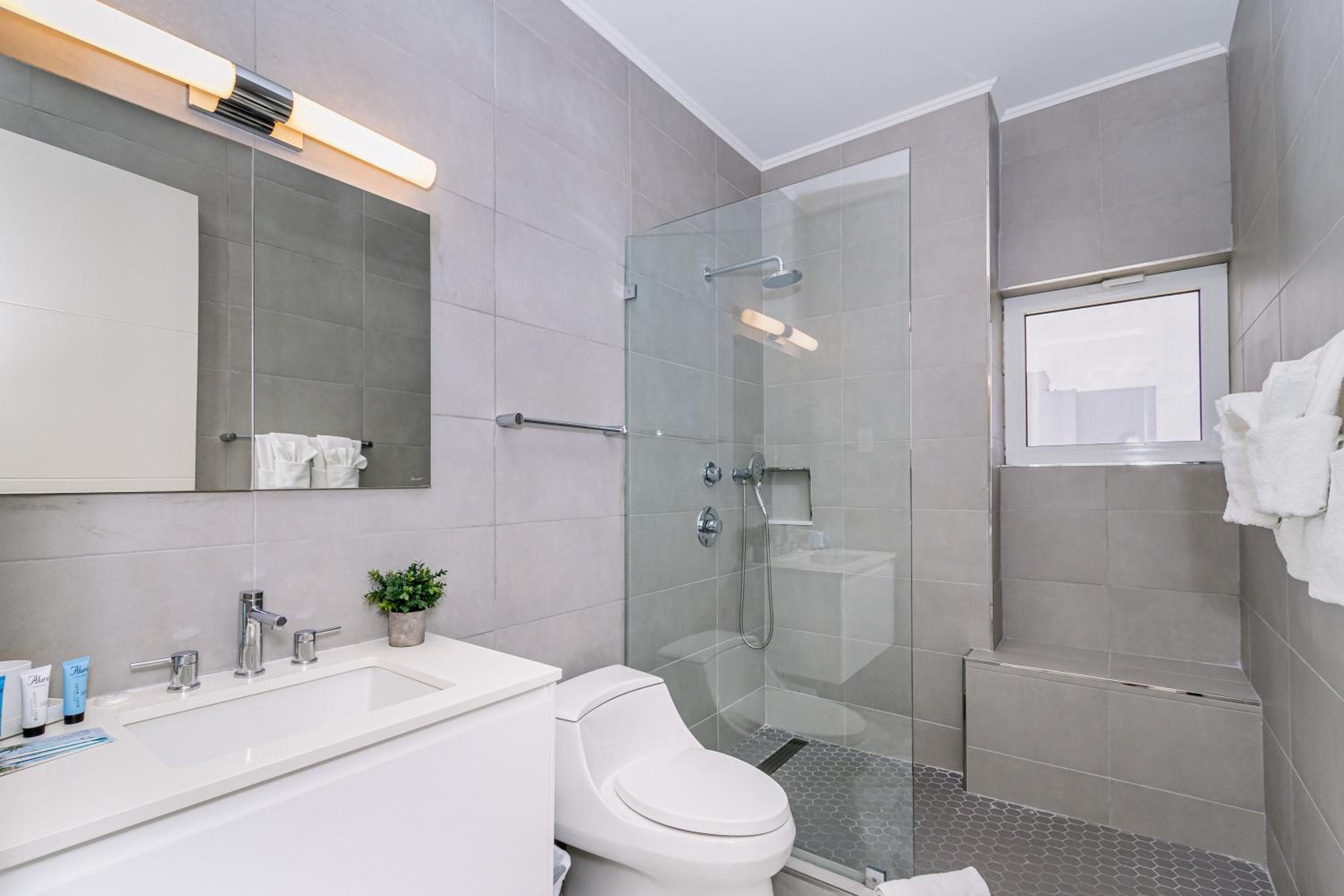 Cove 101 J.E. Irausquin Blvd 384-A