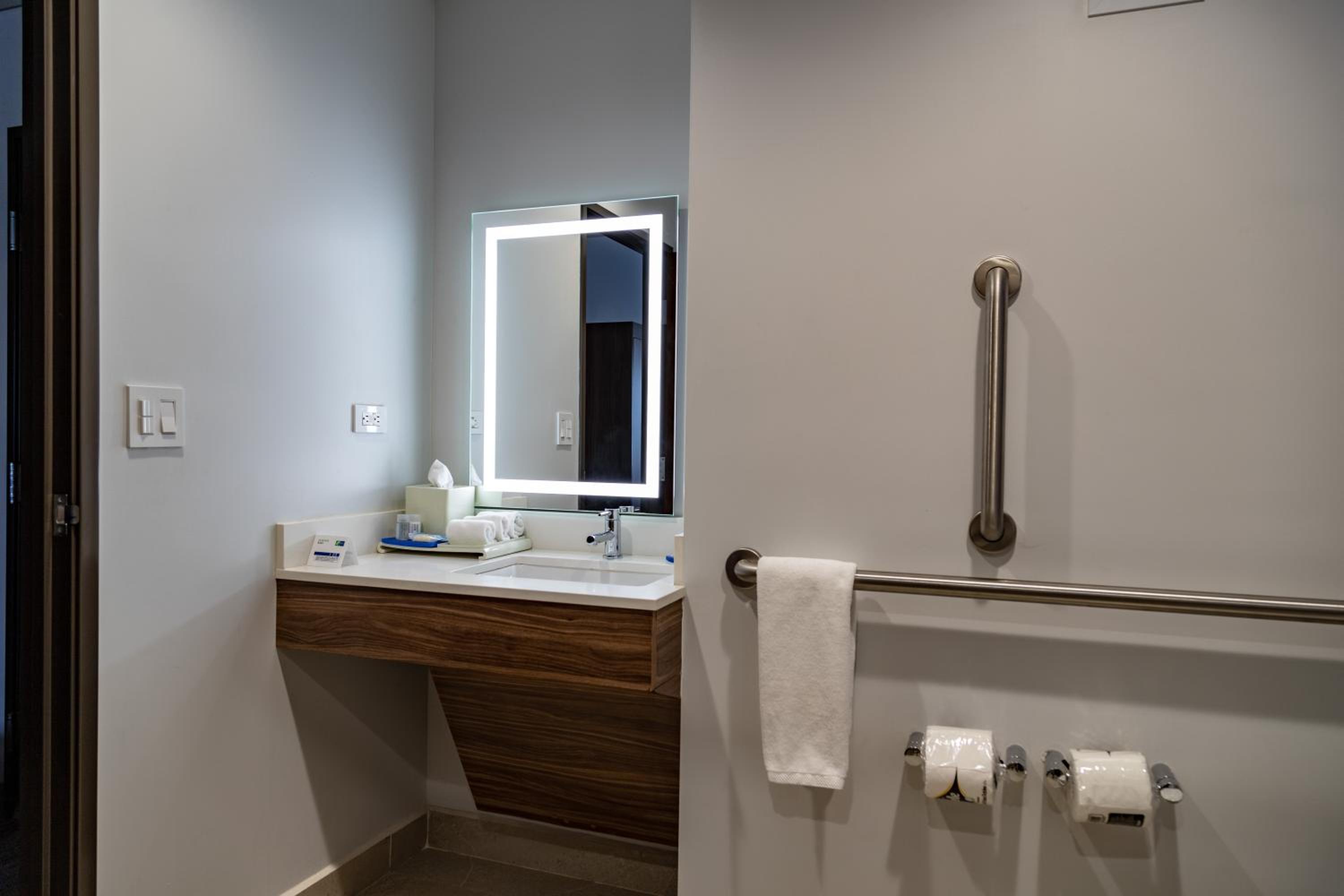 Ensenada Vacations - Holiday Inn Express Suites - Ensenada Centro, an IHG Hotel - Property Image 61