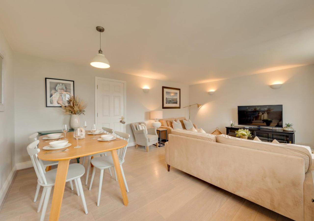 2 Truman Lodge