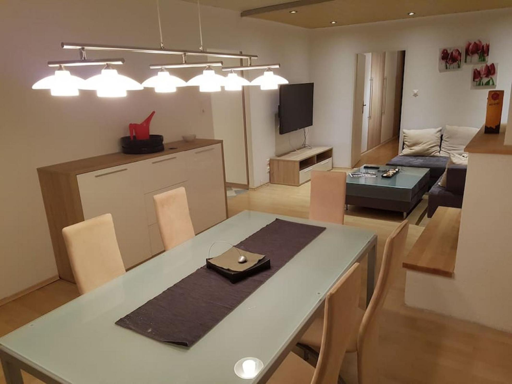Esslinger Hauptstr Spacious apartment with loggia