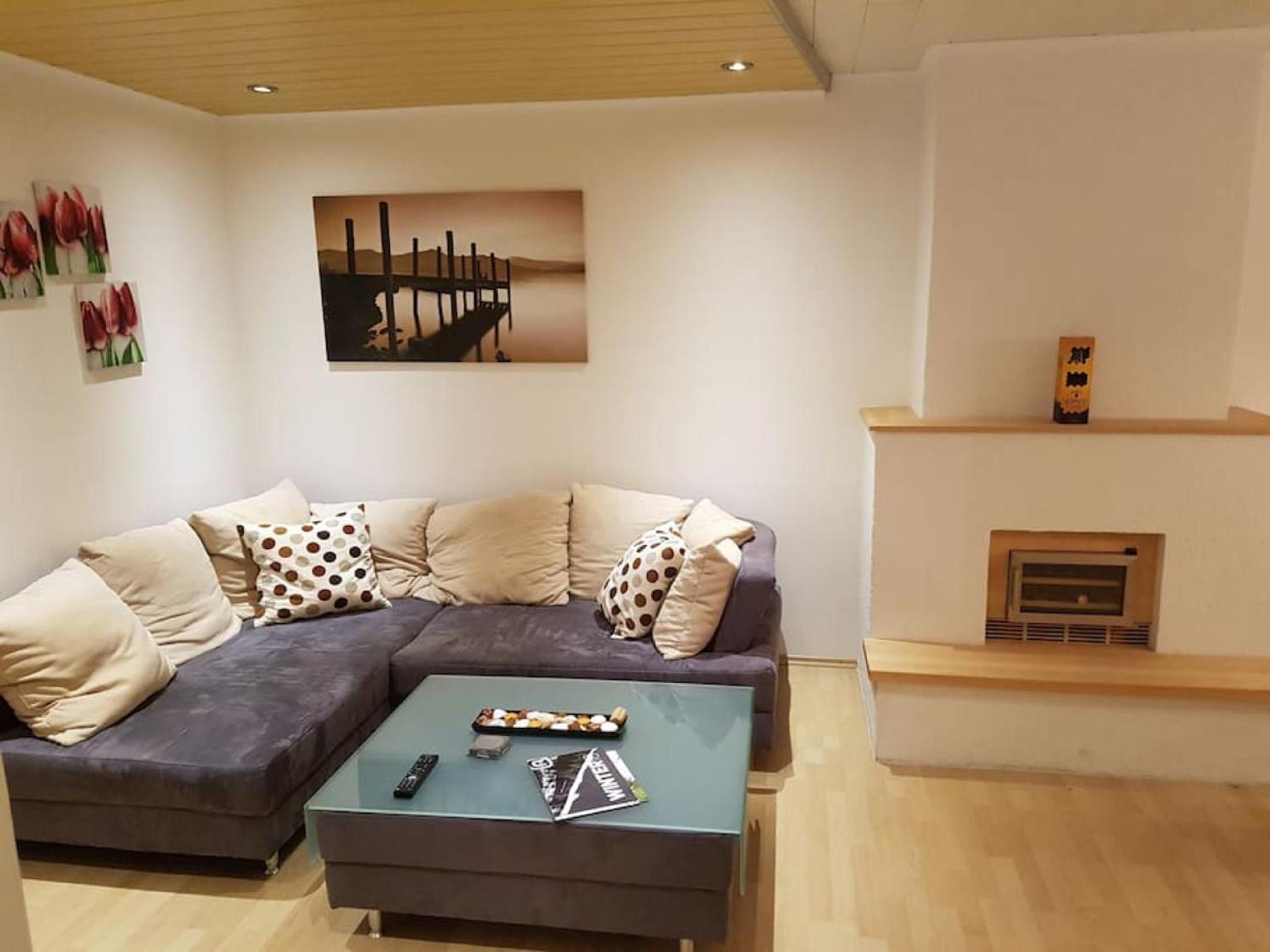 Esslinger Hauptstr Spacious apartment with loggia