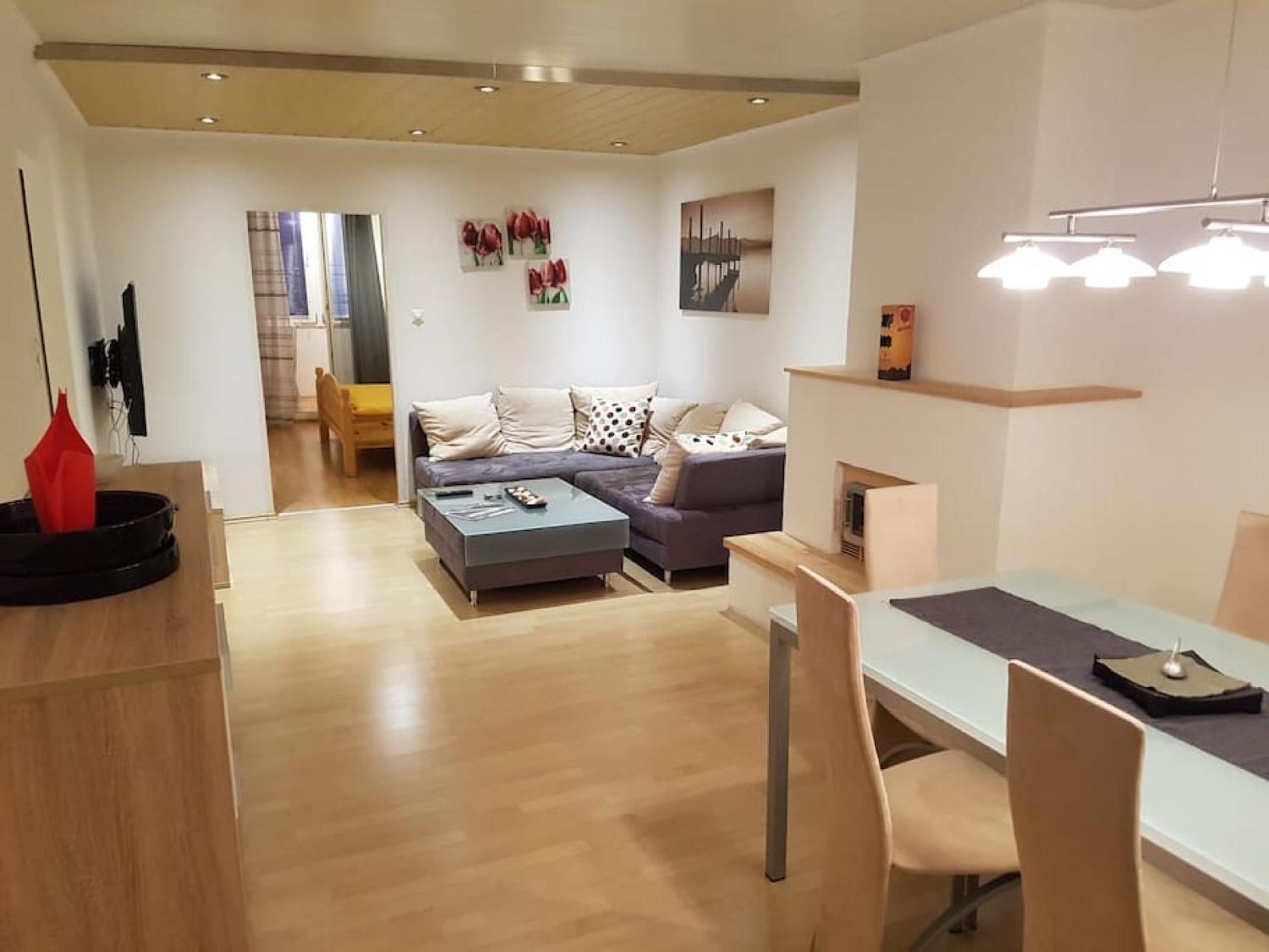Esslinger Hauptstr Spacious apartment with loggia
