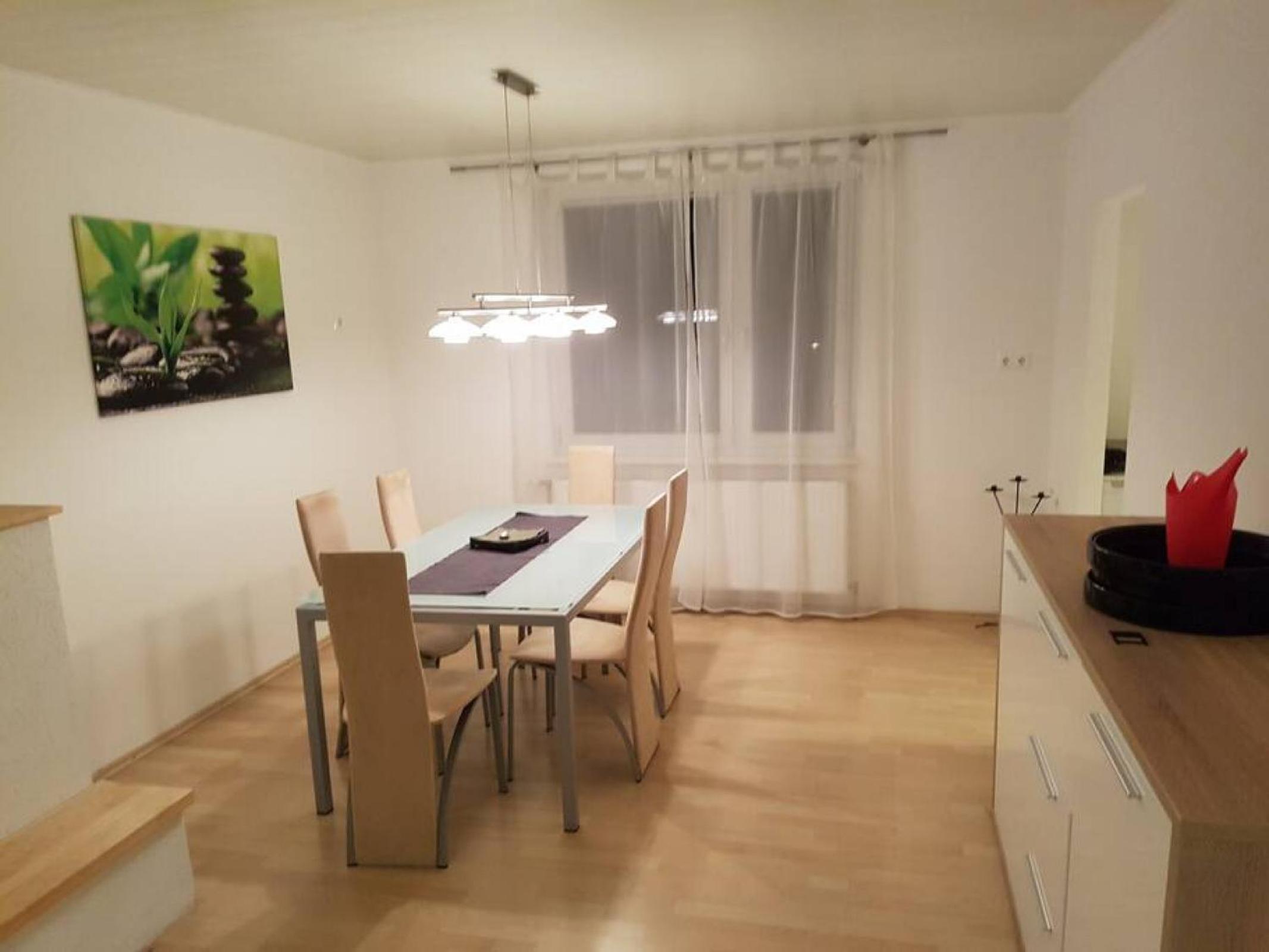 Esslinger Hauptstr Spacious apartment with loggia