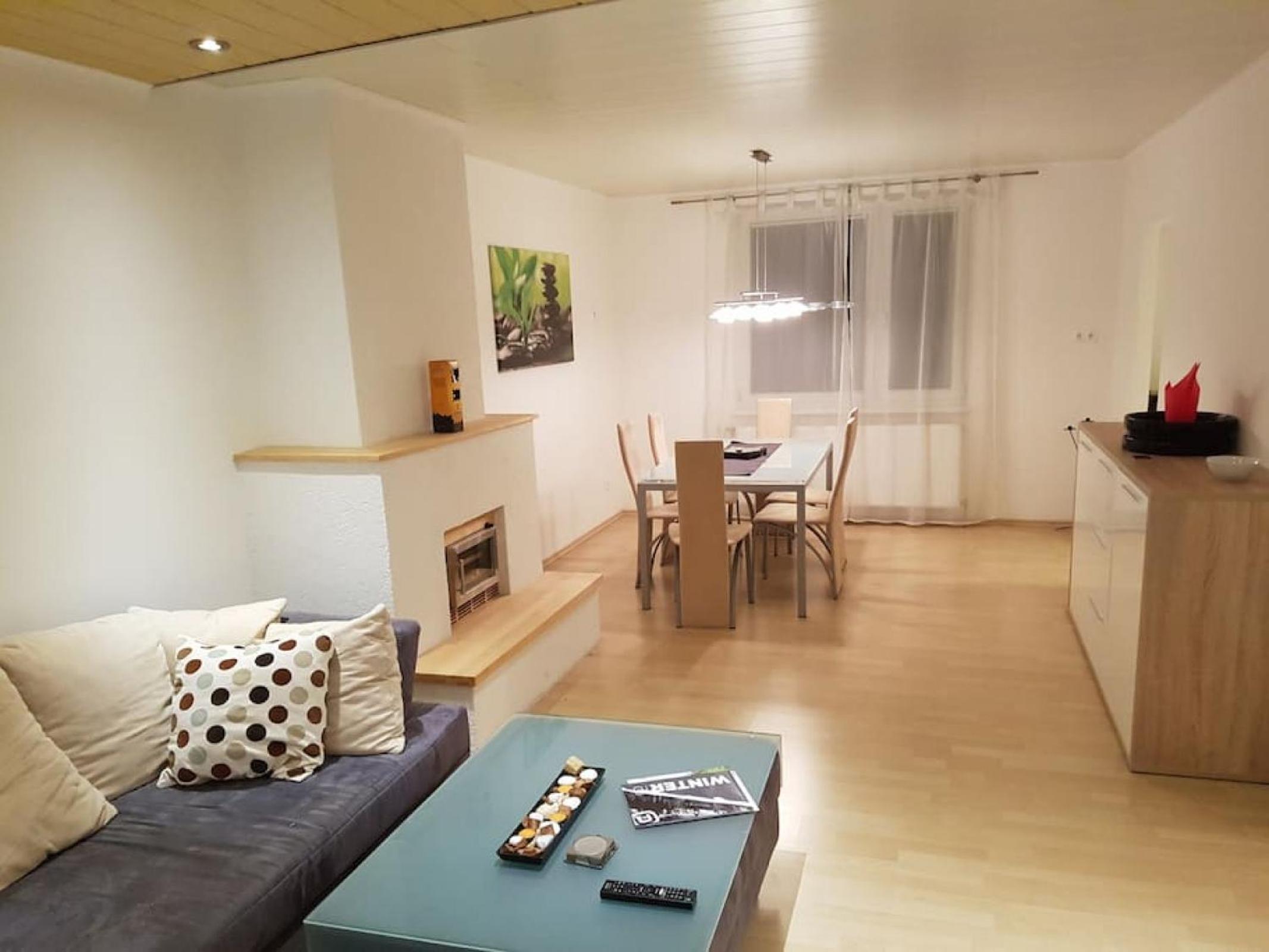 Esslinger Hauptstr Spacious apartment with loggia