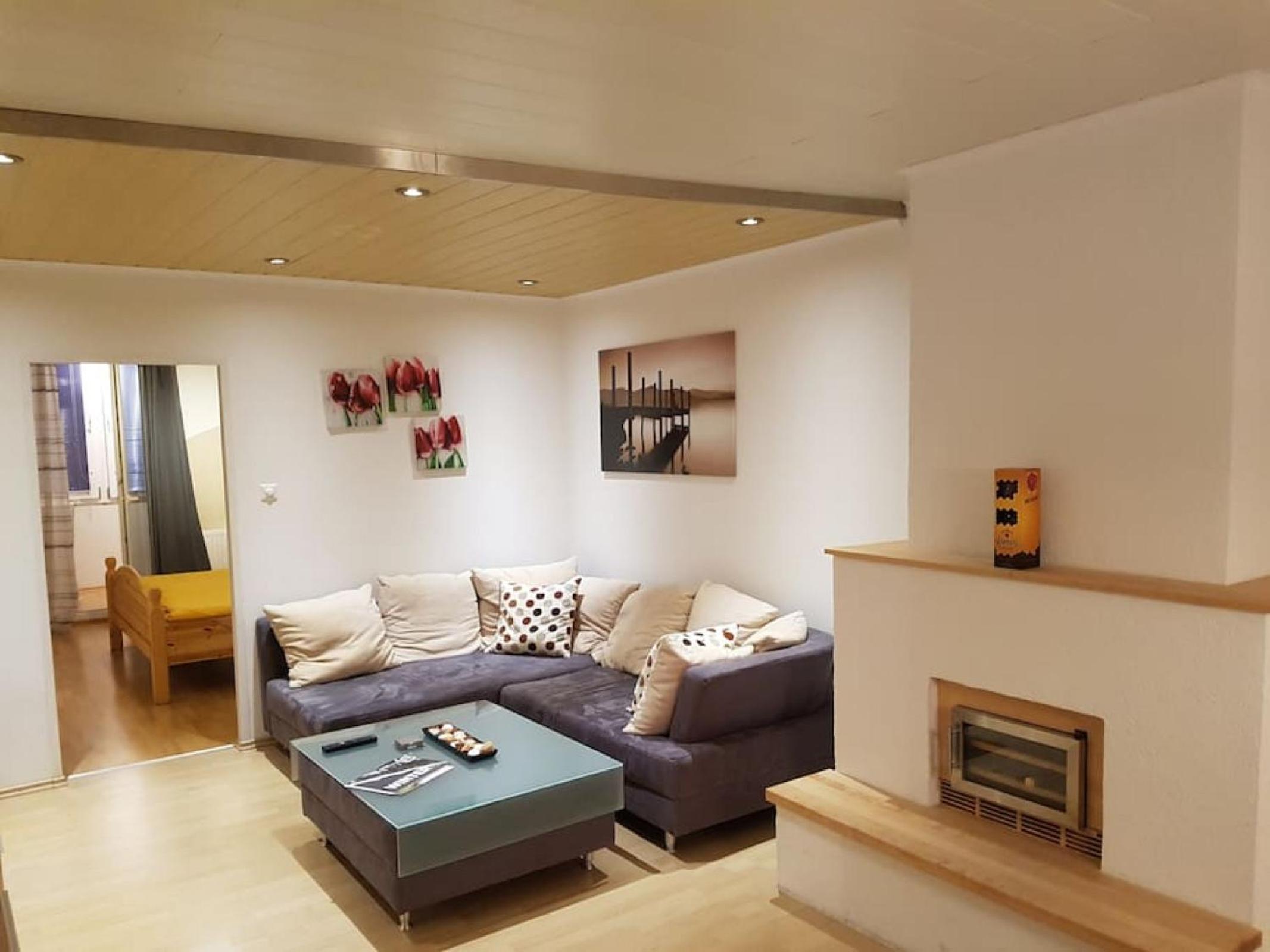 Esslinger Hauptstr Spacious apartment with loggia