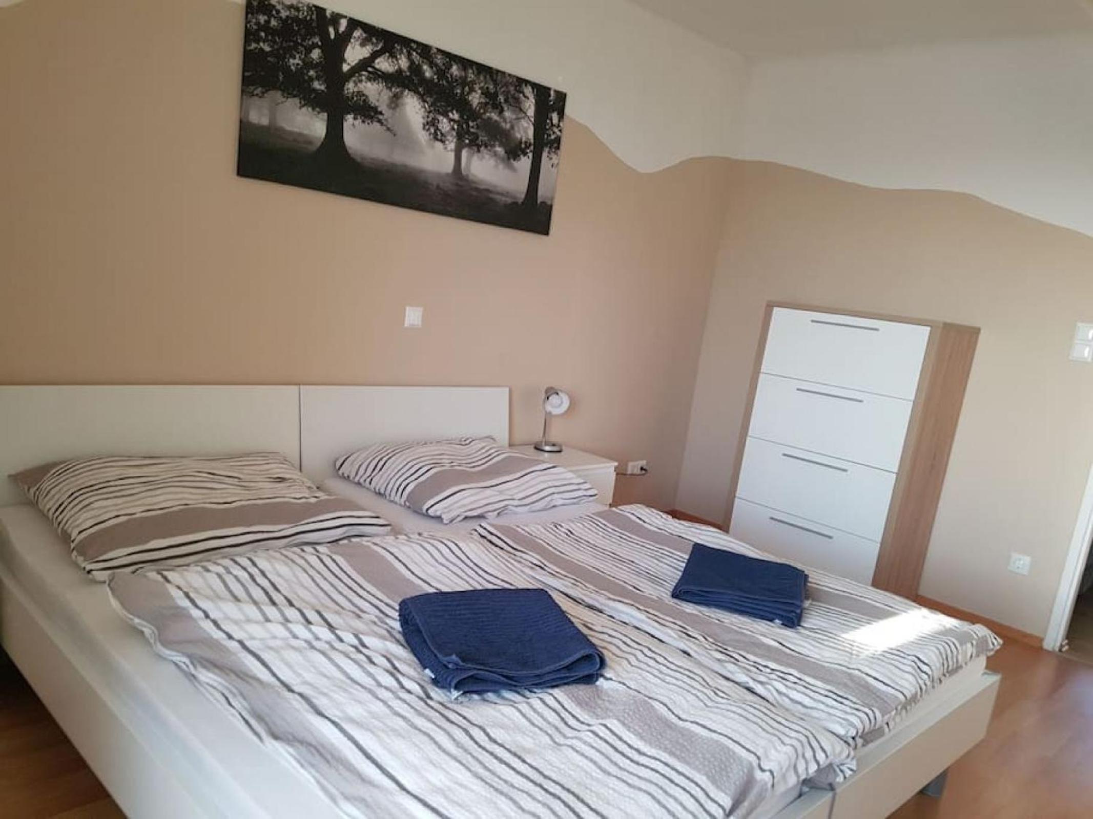 Esslinger Hauptstr Spacious apartment with loggia