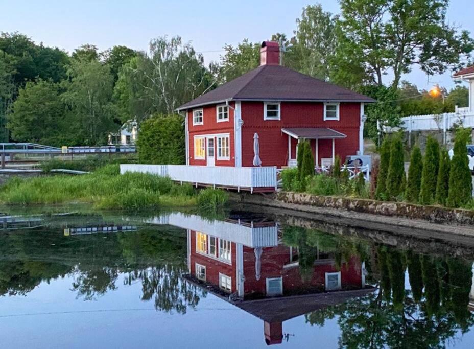 Lovely Waterfront Cottage near Karlshamn