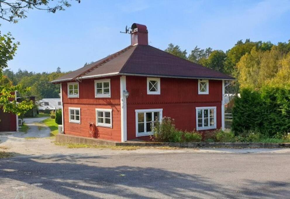 Lovely Waterfront Cottage near Karlshamn