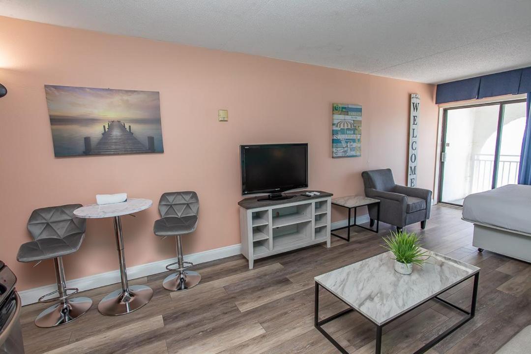 Direct Oceanfront Sea Mist Resort 21105 view 4