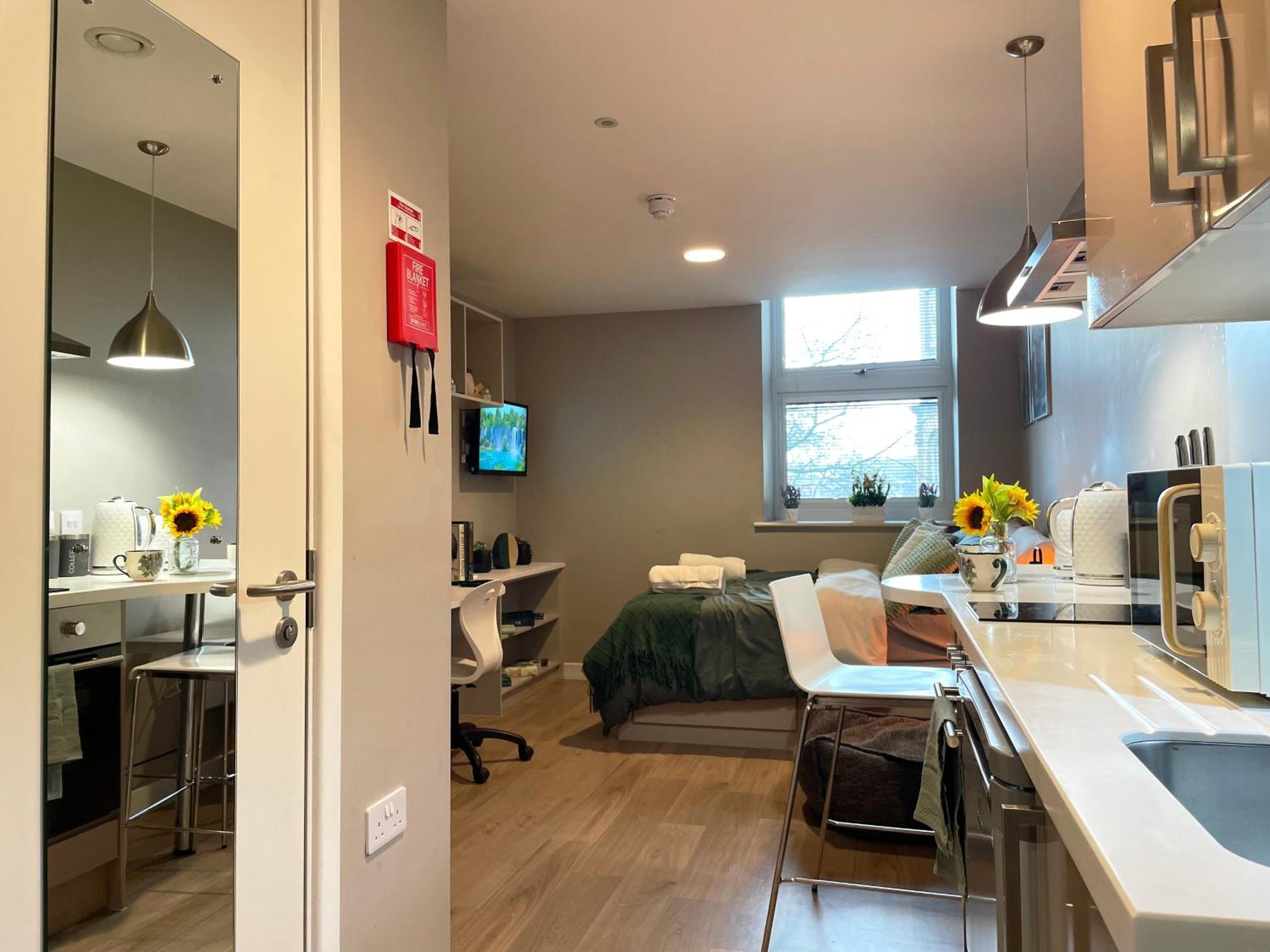 Natural Studio by HNFC Stays view 3