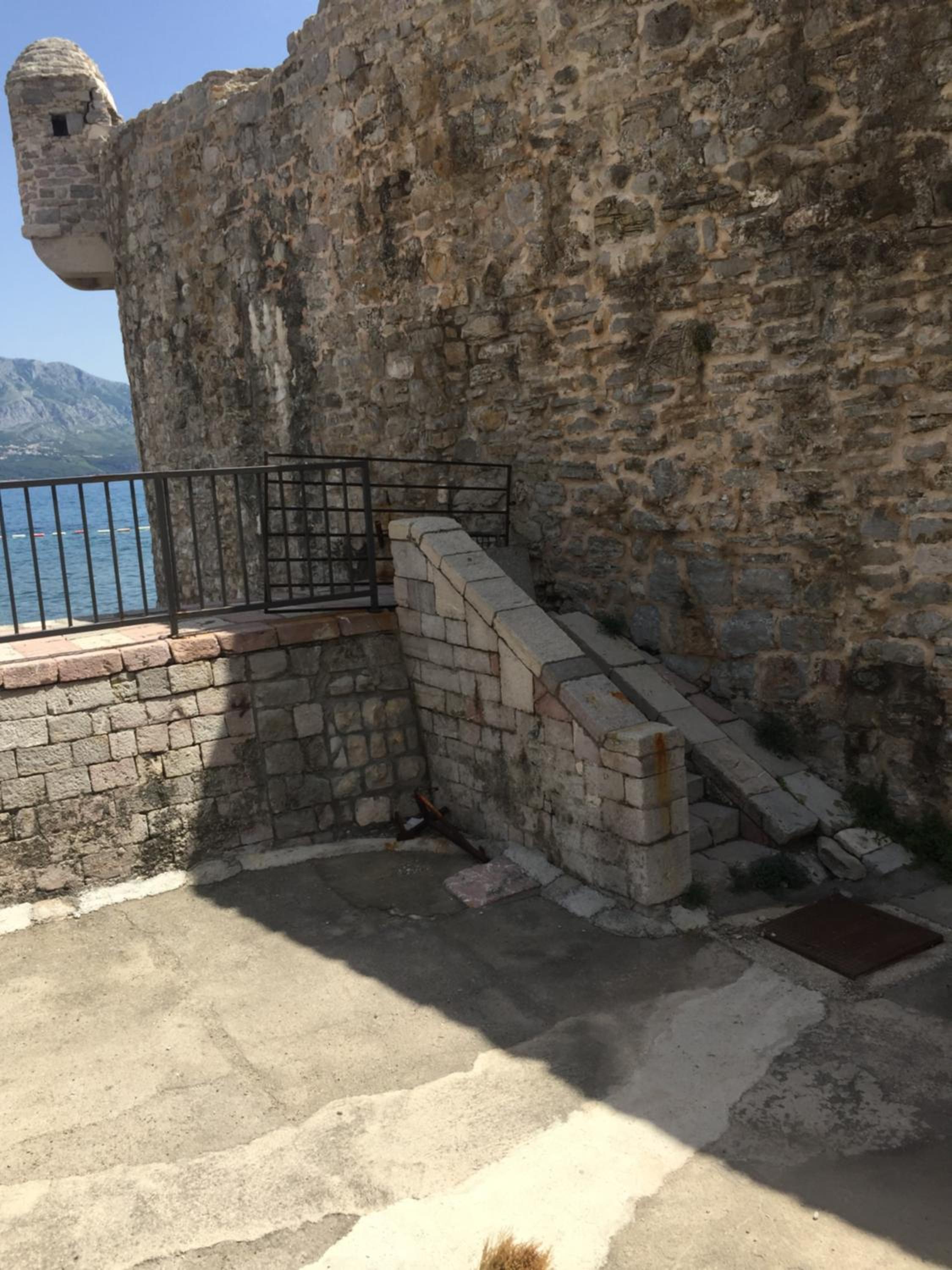 Plaža Stari Grad Budva pjena od mora Beach Apartman