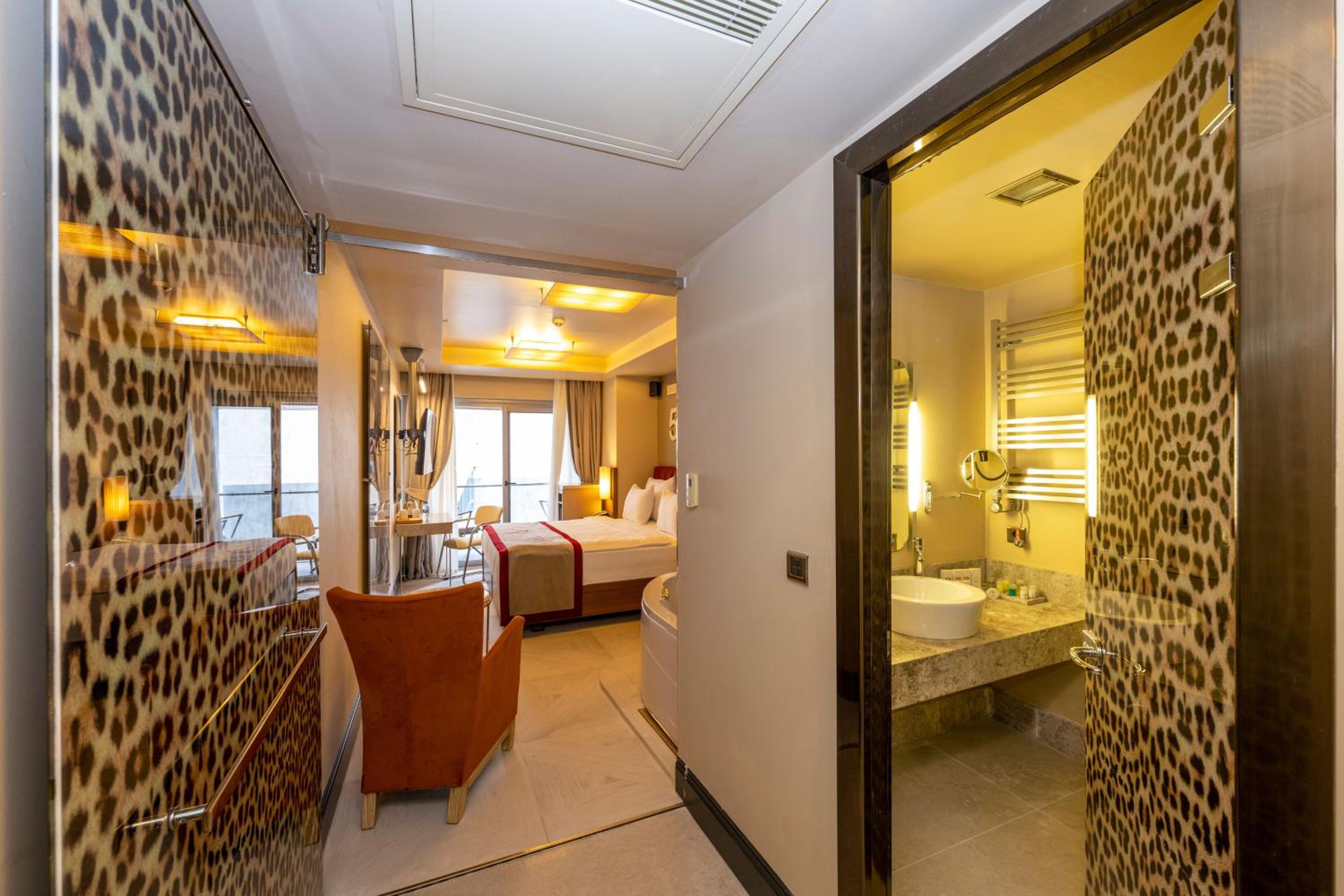 Ramada By Wyndham Istanbul Pera Taksim - Image 23