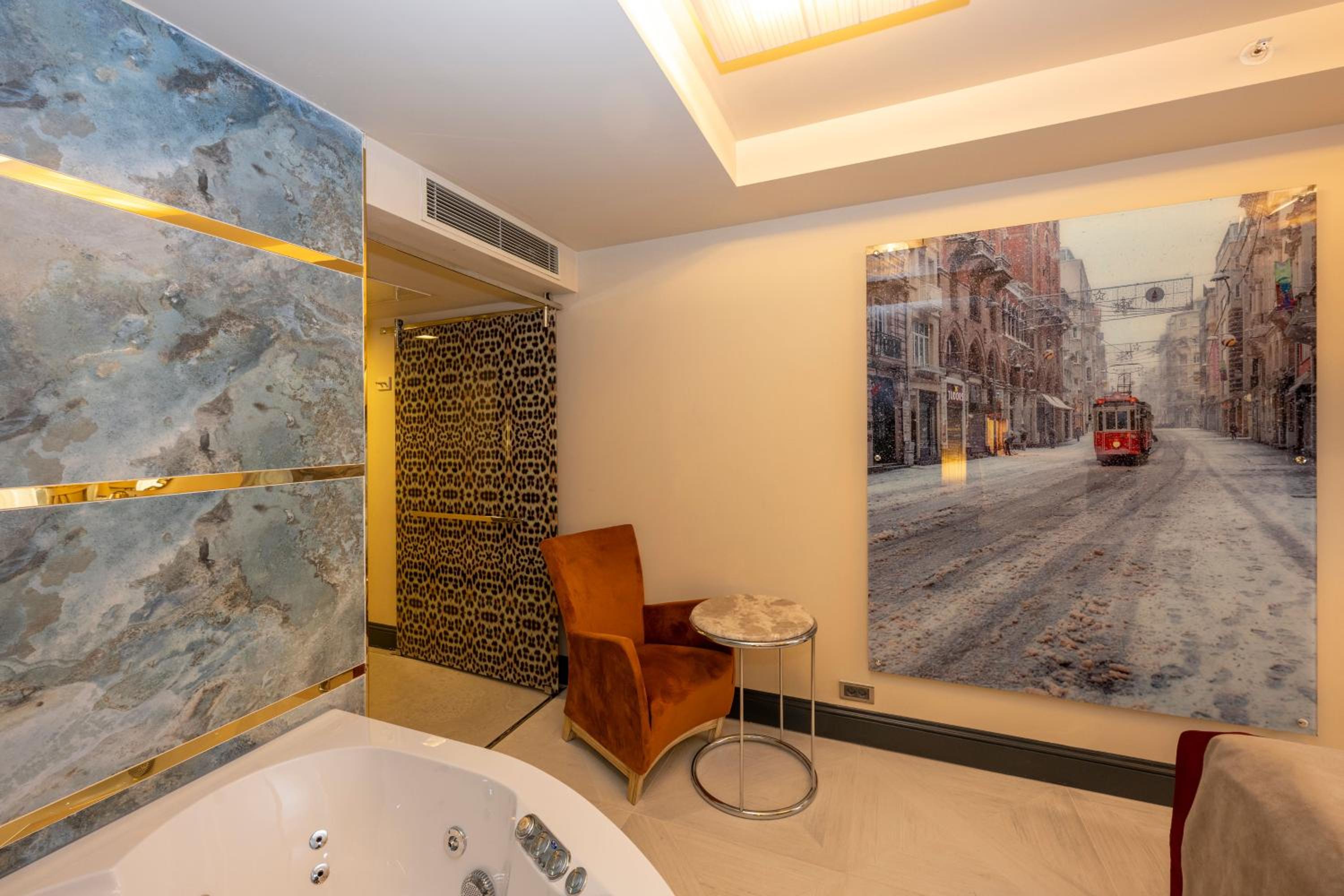 Ramada By Wyndham Istanbul Pera Taksim - Image 30