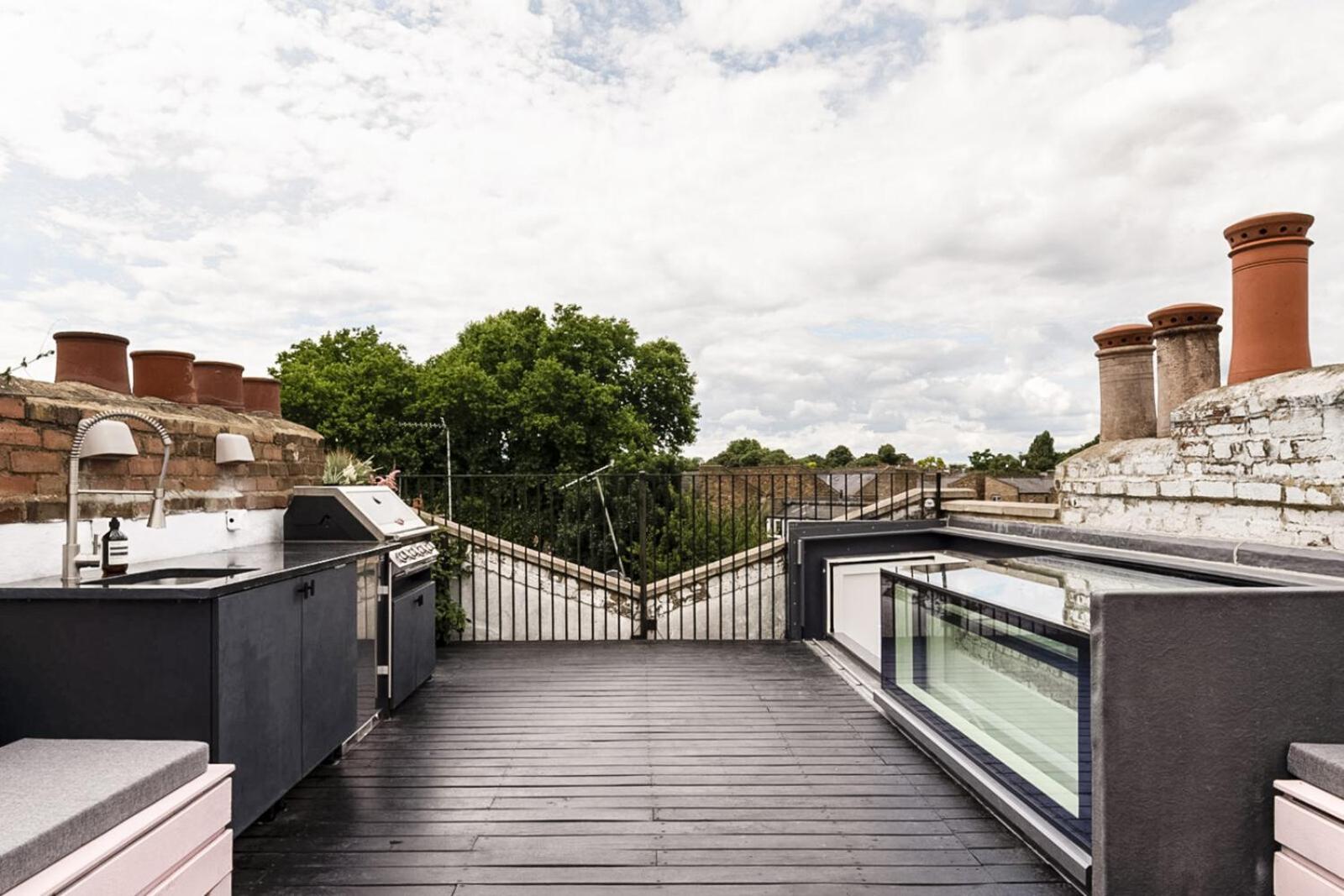 Stunning Townhouse with large roof terrace