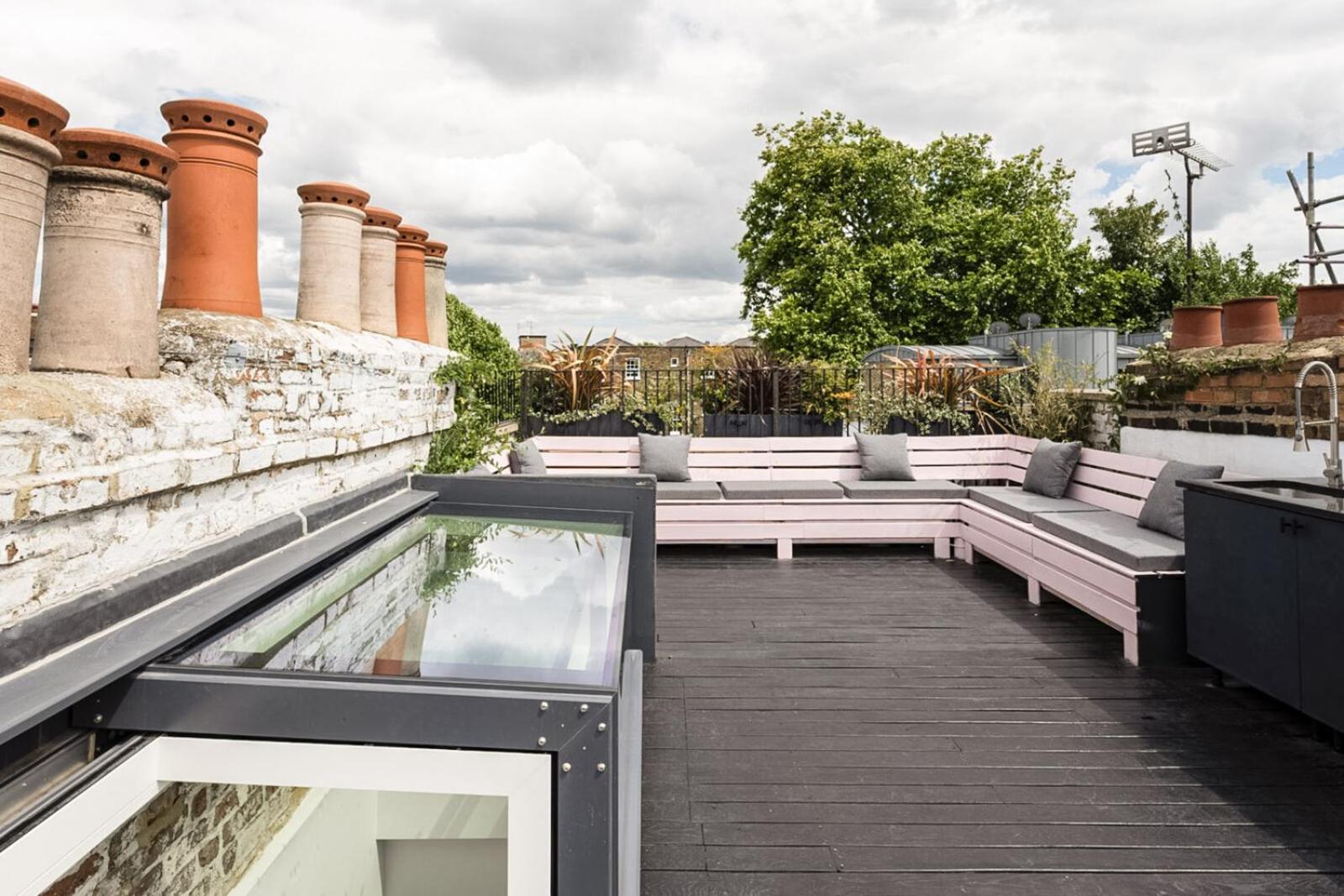 Stunning Townhouse with large roof terrace