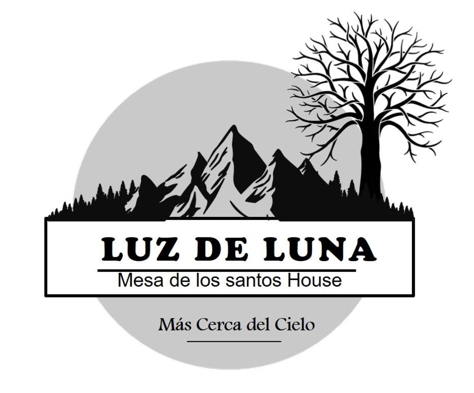 LUZ DE LUNA mesa de los santos house