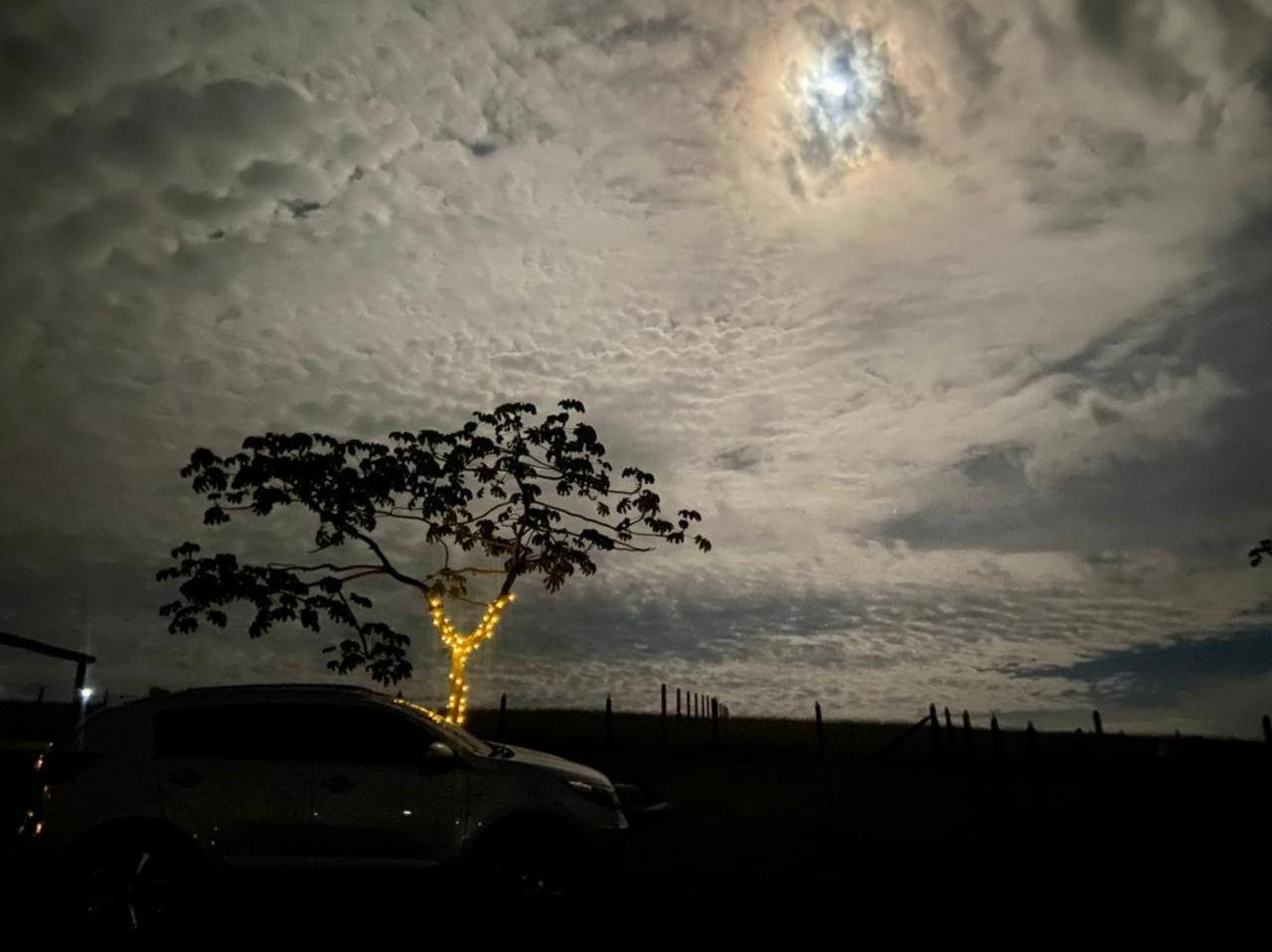 LUZ DE LUNA mesa de los santos house