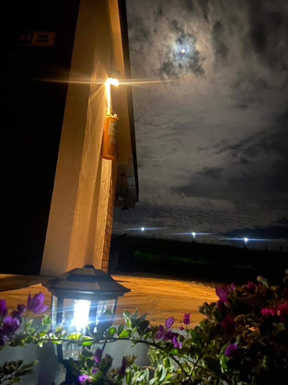 LUZ DE LUNA mesa de los santos house
