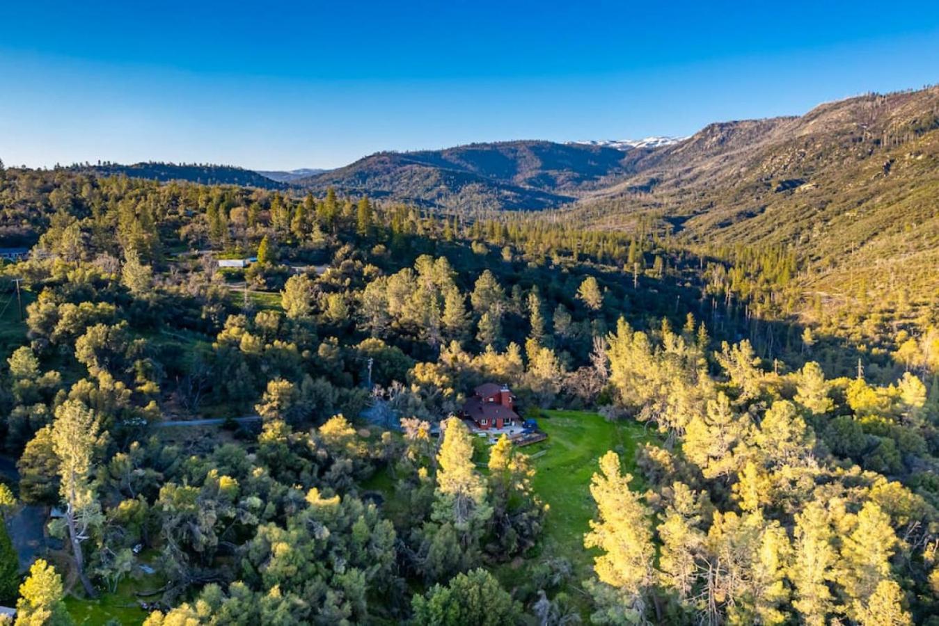 Sierra Vista Lookout Lodge with Creek, Waterfall and Waterholes, minutes from Bass Lake and Yosemite South Gate view 3