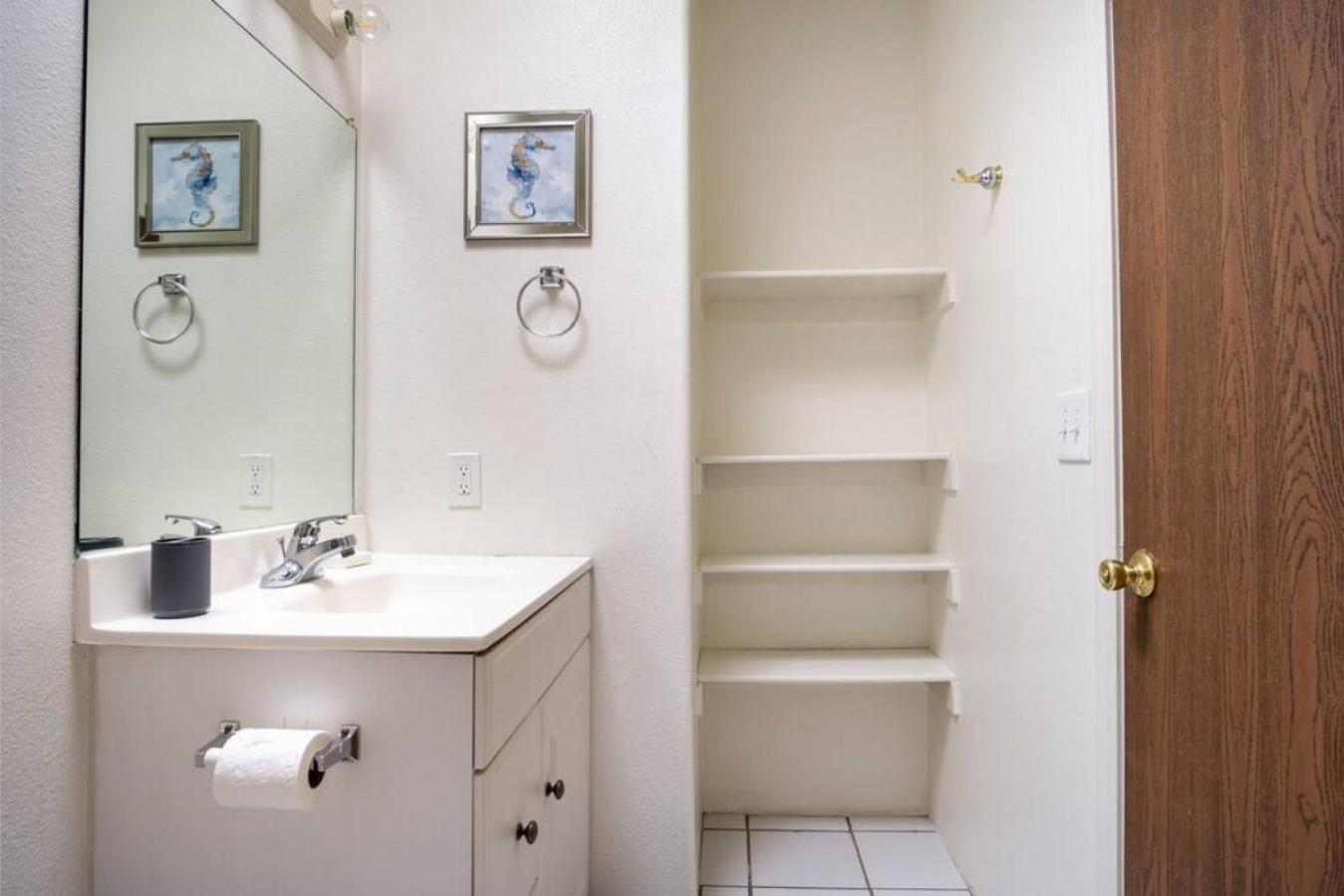 Comfortable and Bright 3-Bedroom Home in Tucson view 4
