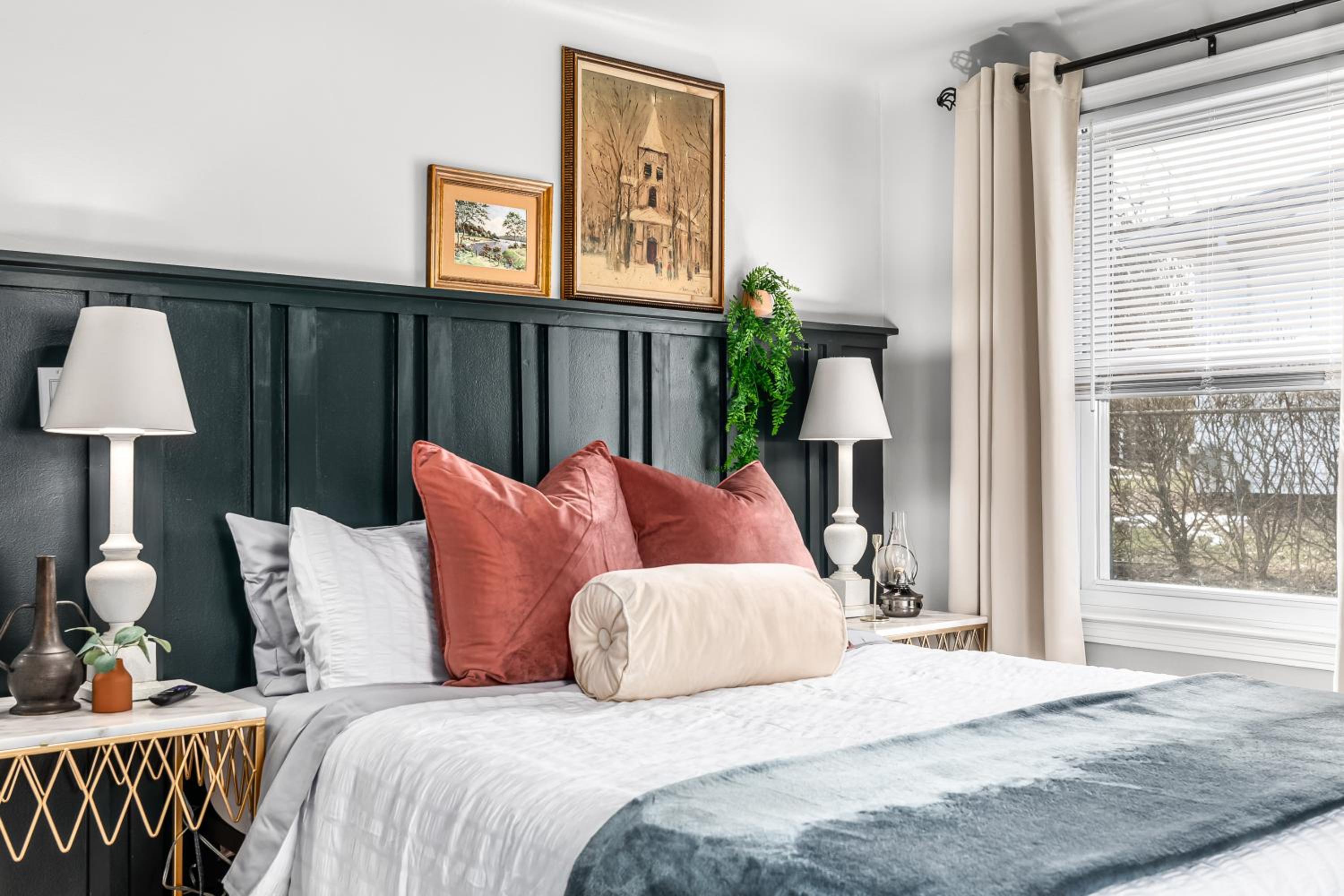 Detroit Vacations - New! Peaceful  Relaxing 2BR Flat Top Location - Property Image 2