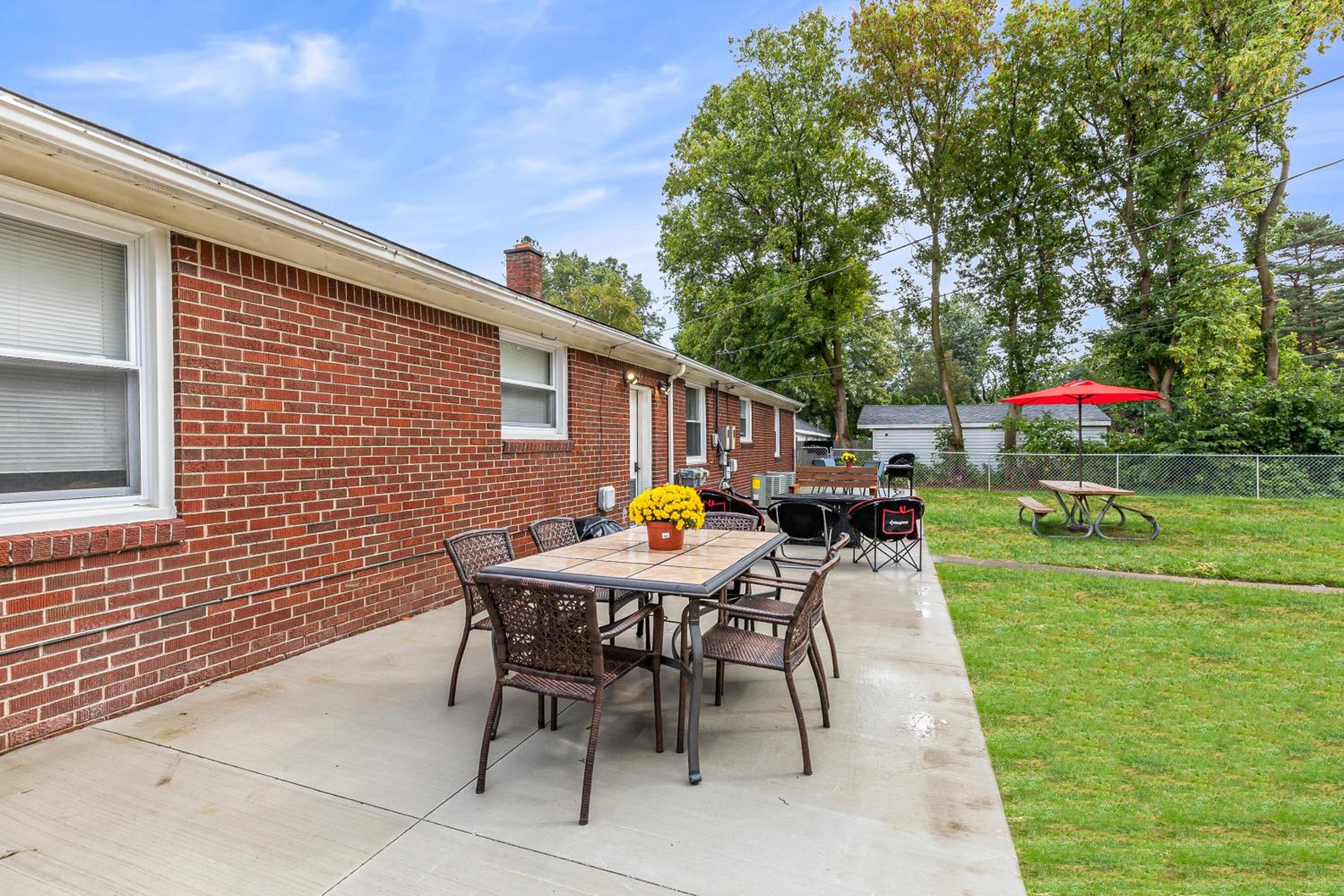 Detroit Vacations - New! Peaceful  Relaxing 2BR Flat Top Location - Property Image 5