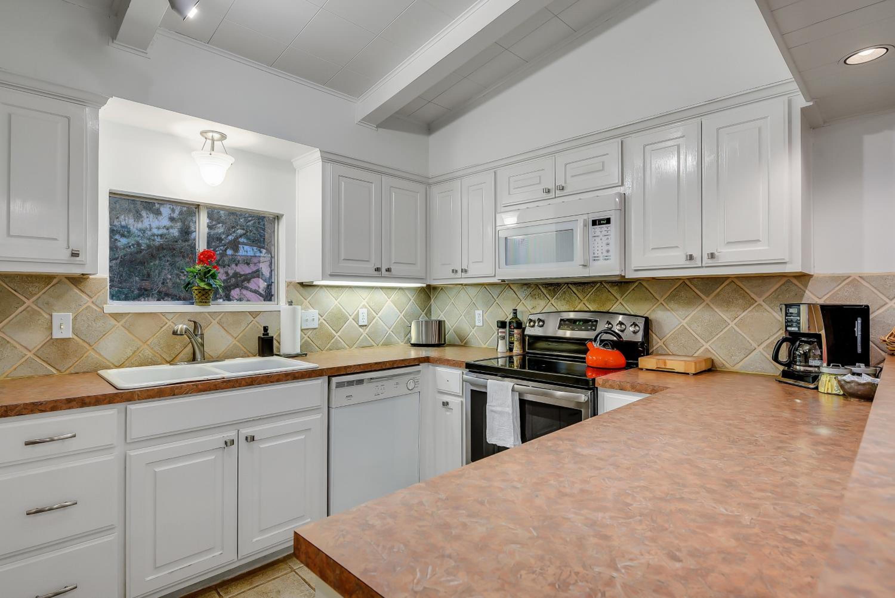 Marble Falls Vacations - The Shorewood Lakeside Oasis, Pet-Friendly Getaway - Property Image 35