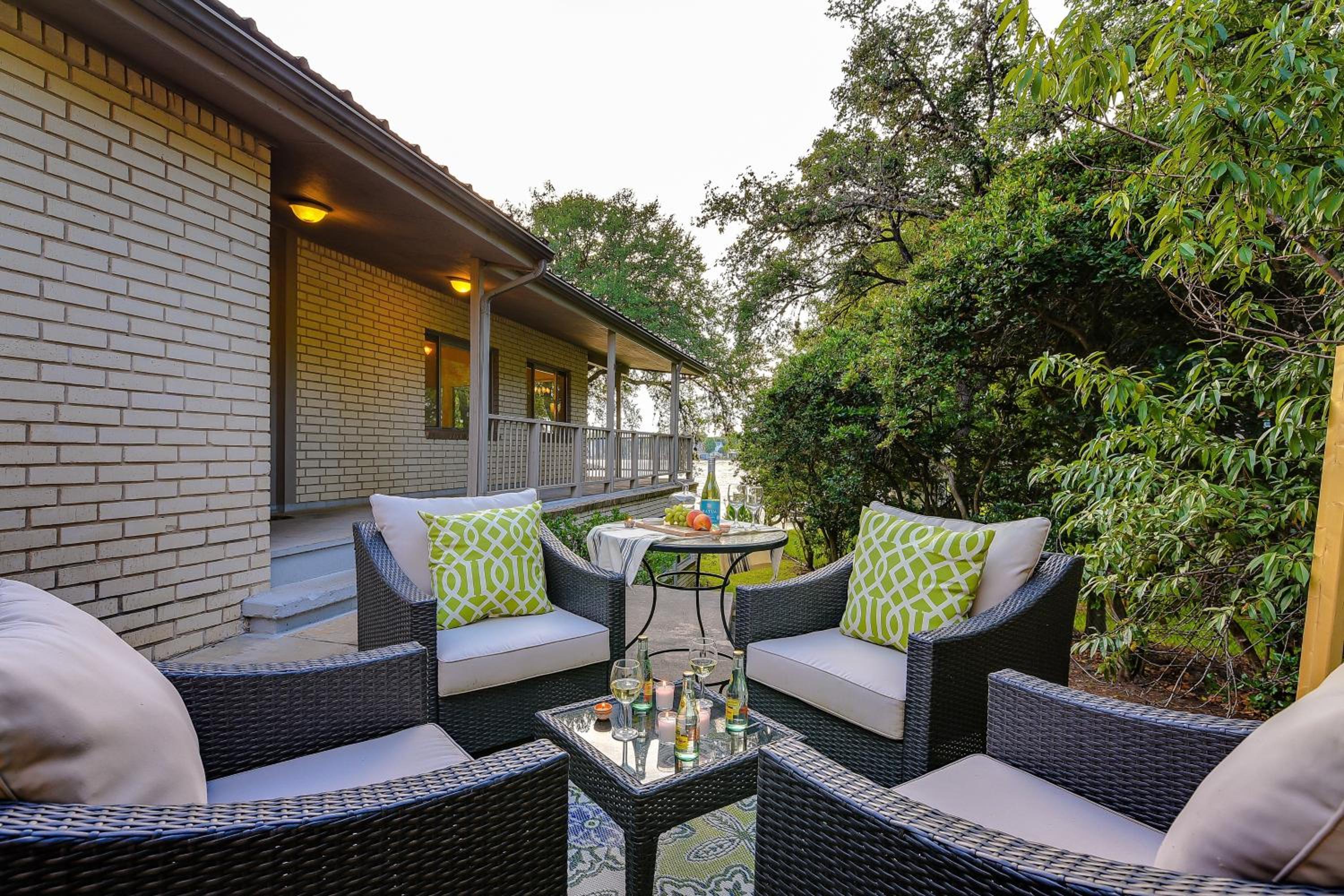 Marble Falls Vacations - The Shorewood Lakeside Oasis, Pet-Friendly Getaway - Property Image 7