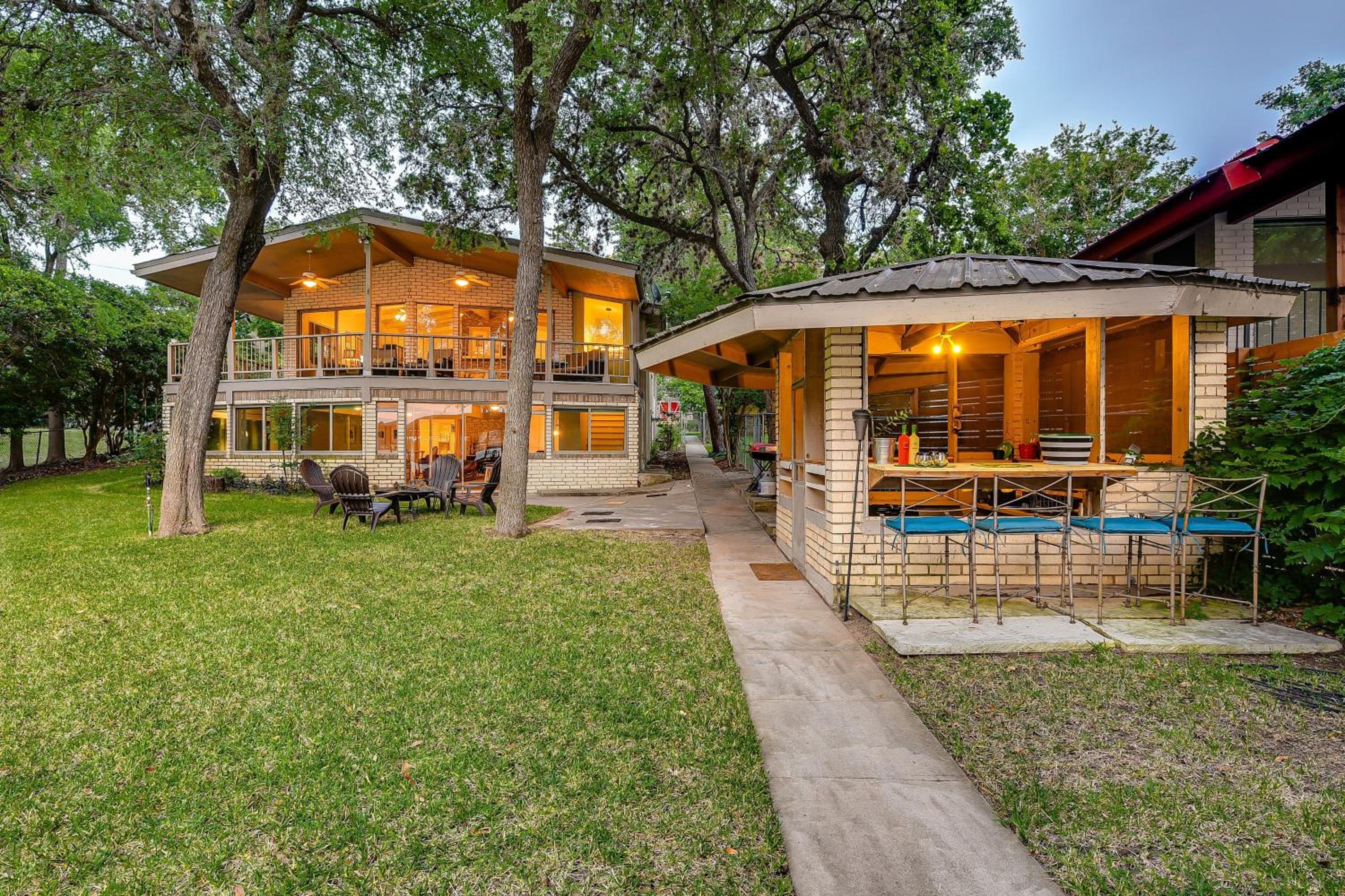 Marble Falls Vacations - The Shorewood Lakeside Oasis, Pet-Friendly Getaway - Property Image 2