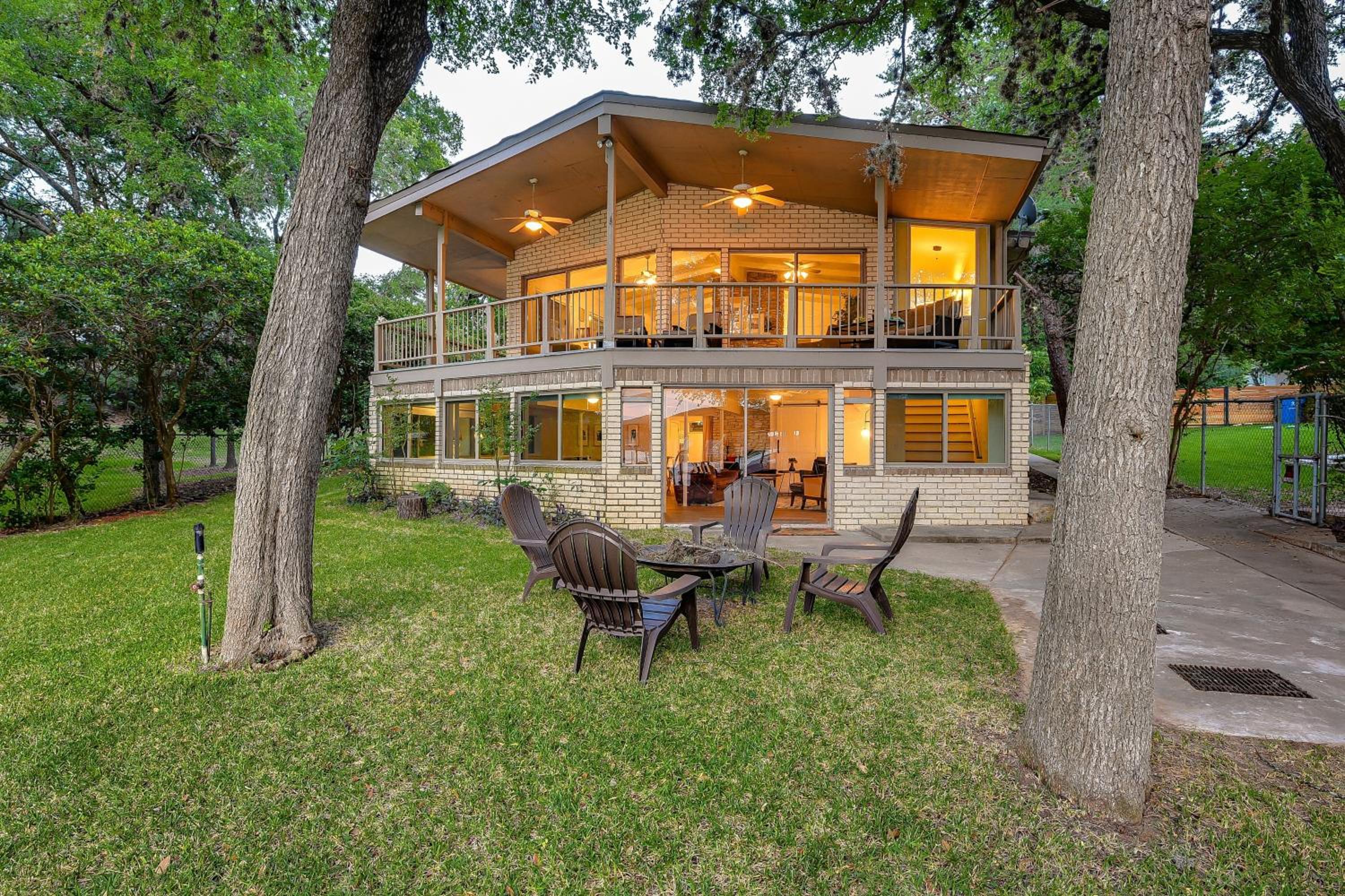 Marble Falls Vacations - The Shorewood Lakeside Oasis, Pet-Friendly Getaway - Property Image 3