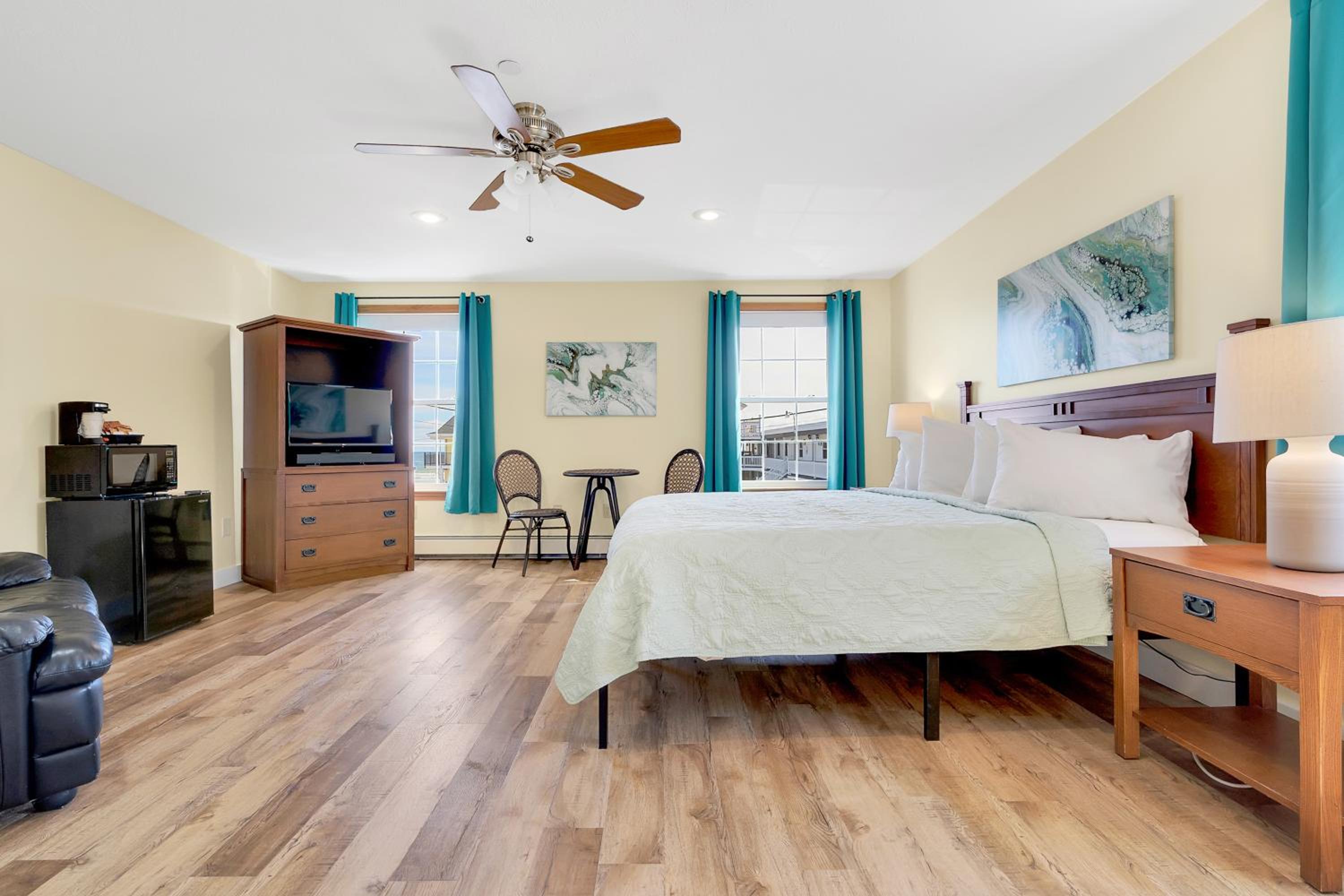 Abellona Inn & Suites