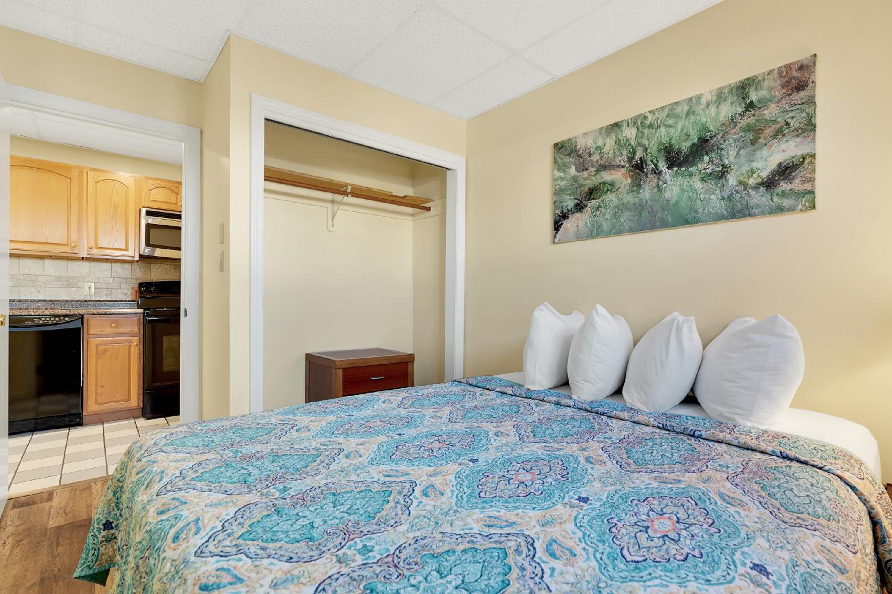 Abellona Inn & Suites