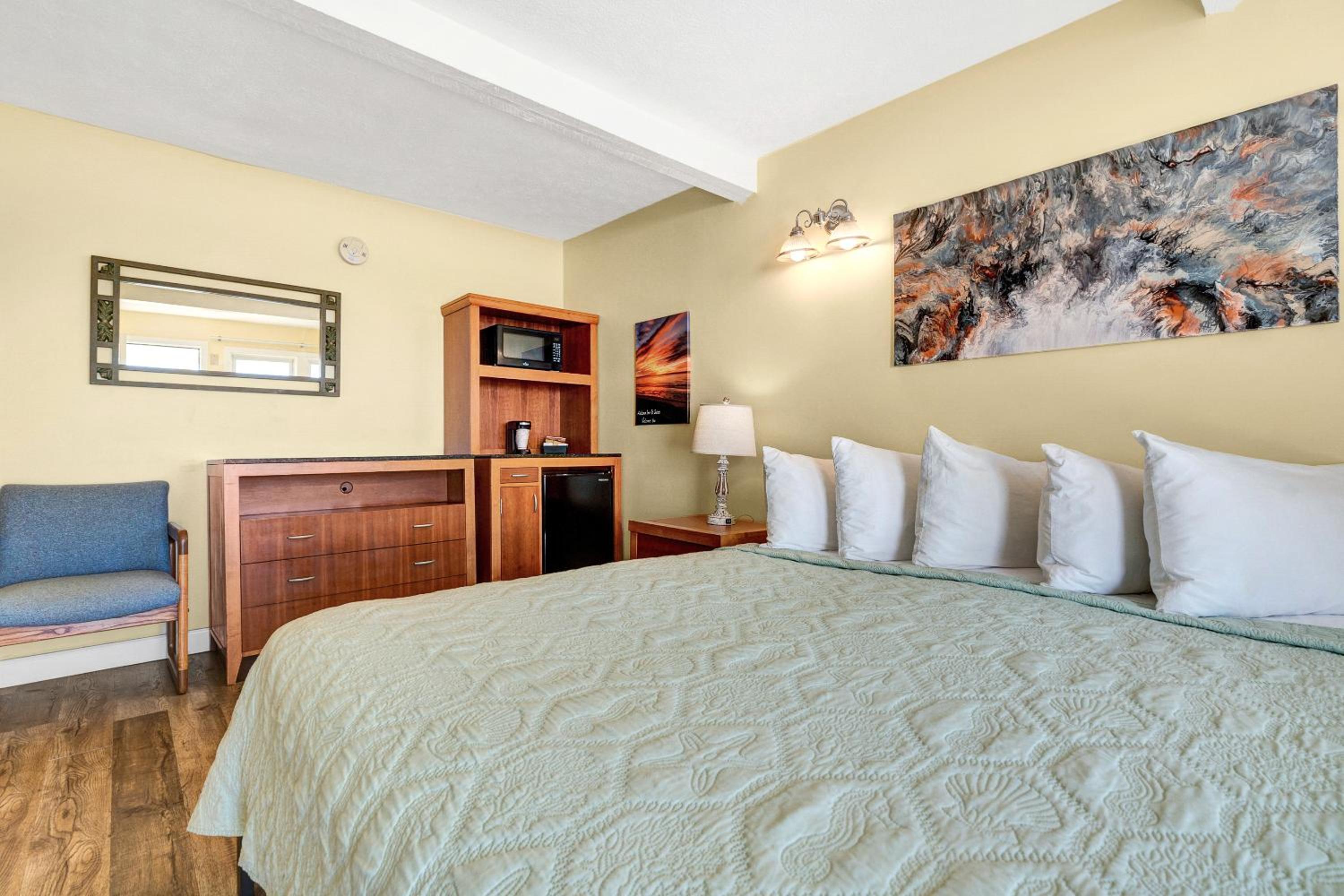 Abellona Inn & Suites
