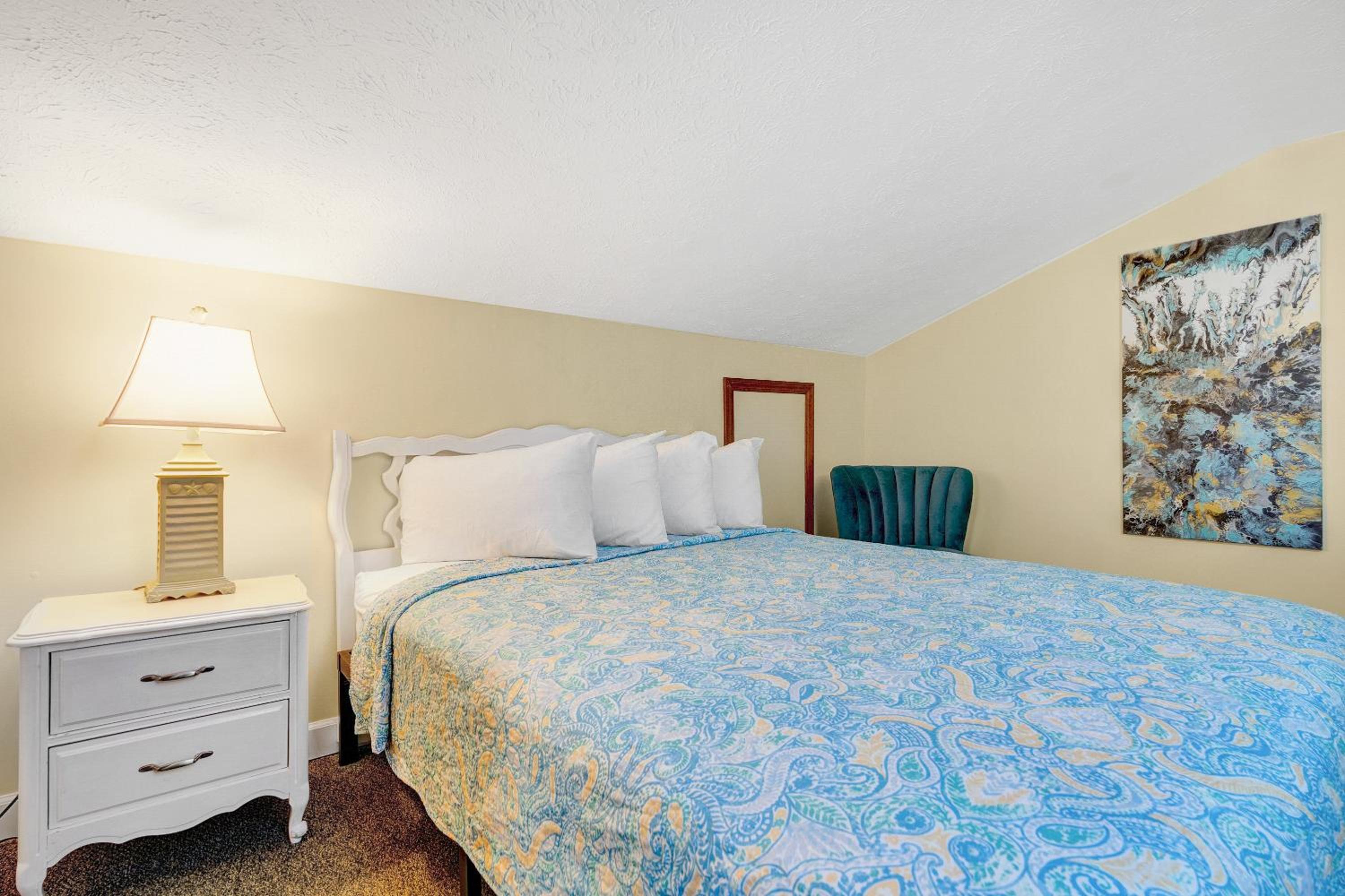 Abellona Inn & Suites